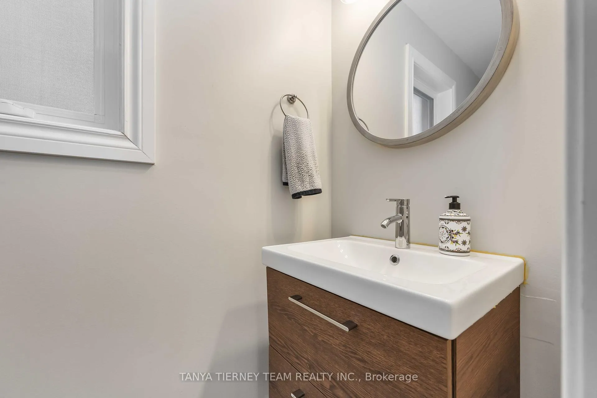 Photo 47 of 32 Four Winds Drive, Whitby, Port Whitby — HOMEH