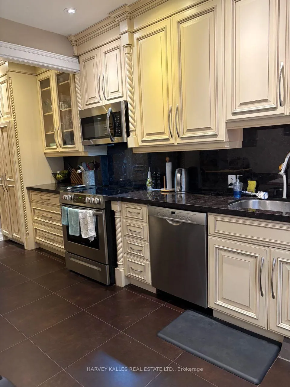Photo 6 of Unit Main, 306 Spadina Road, Toronto, Casa Loma — HOMEH