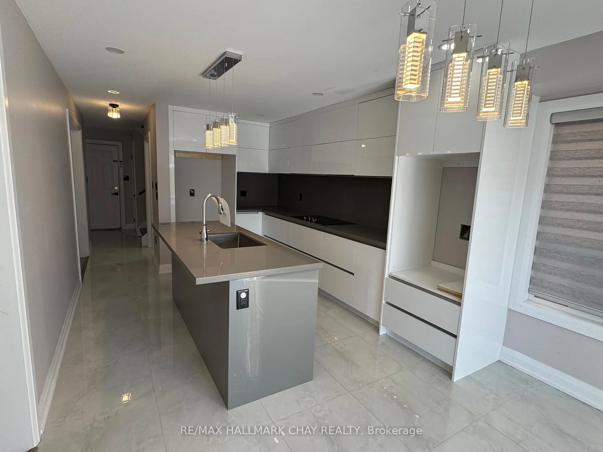 Photo 3 of 49 Catherine Drive, Barrie, Painswick South — HOMEH