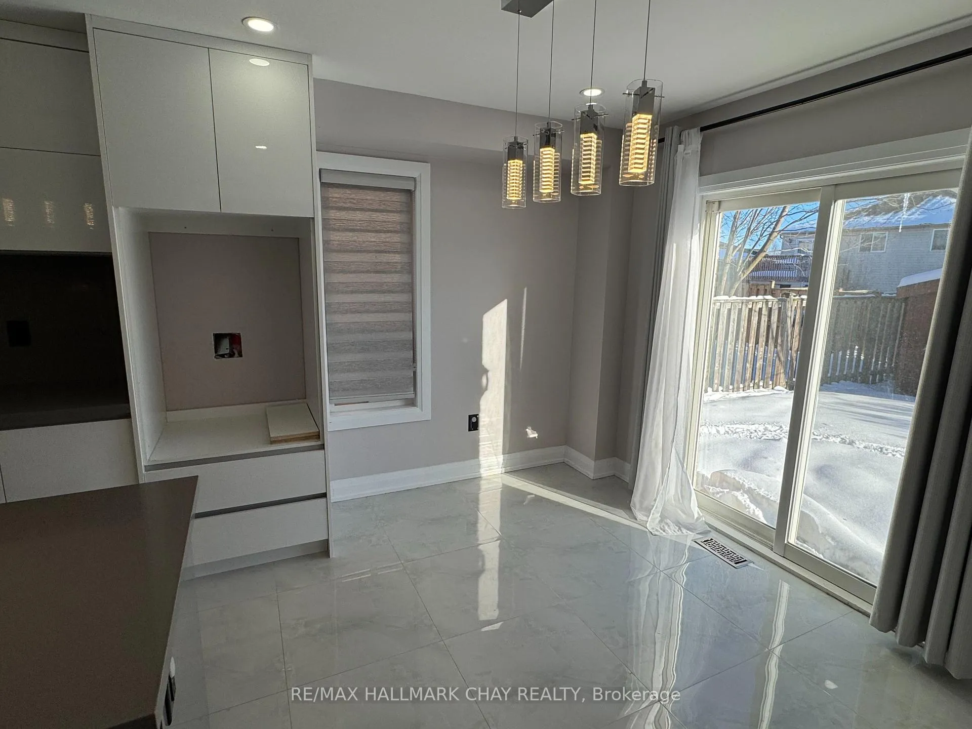 Photo 4 of 49 Catherine Drive, Barrie, Painswick South — HOMEH