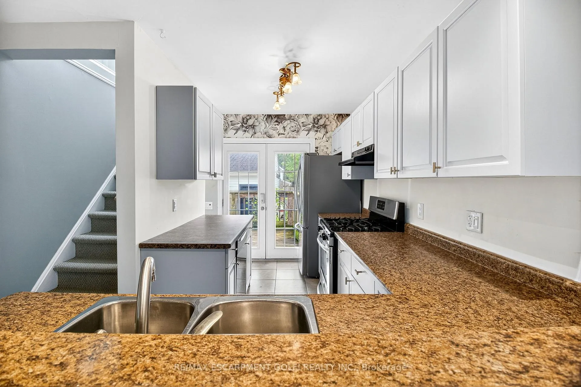 Photo 8 of 4 Rose Street, St. Catharines, Grapeview — HOMEH