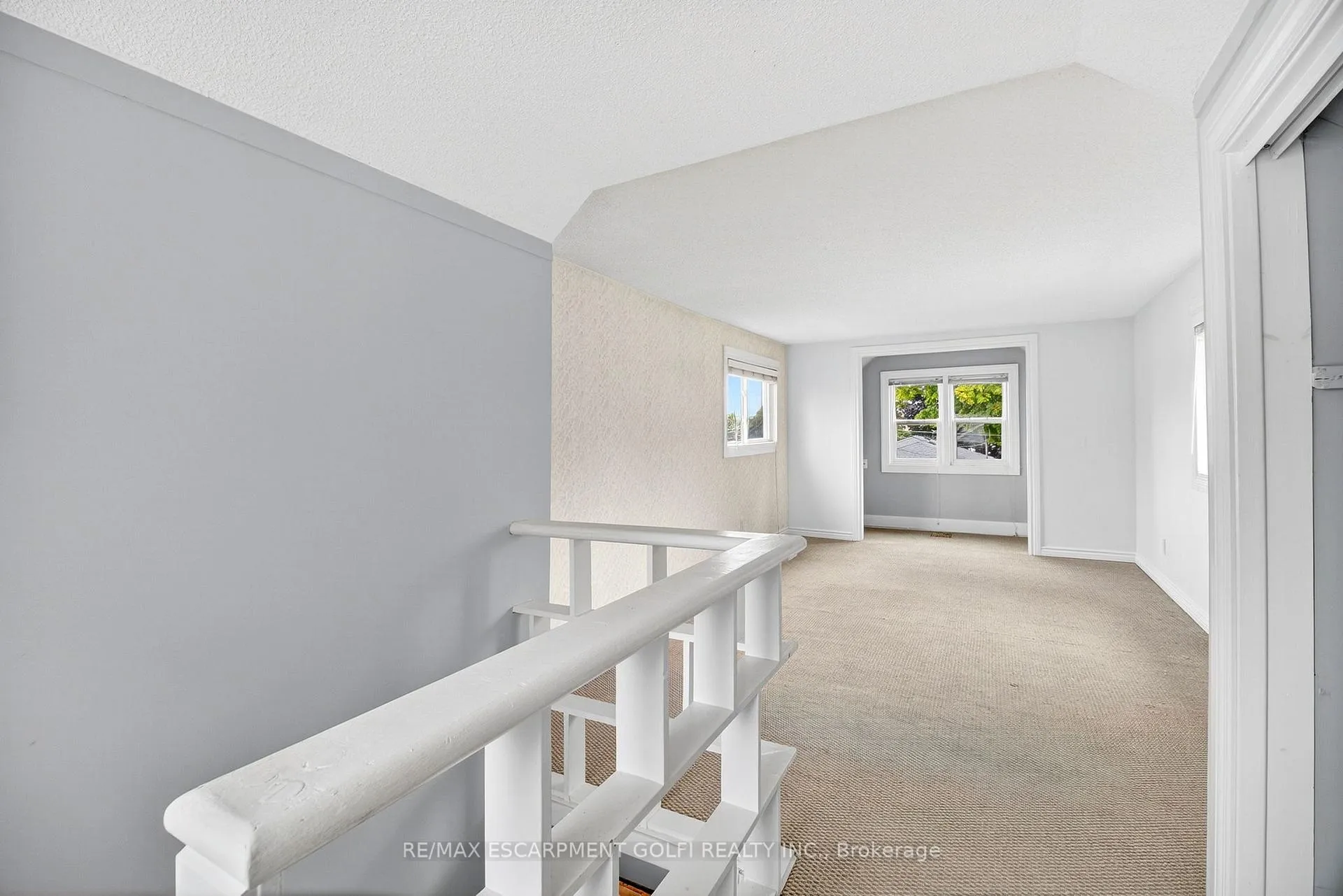 Photo 11 of 4 Rose Street, St. Catharines, Grapeview — HOMEH