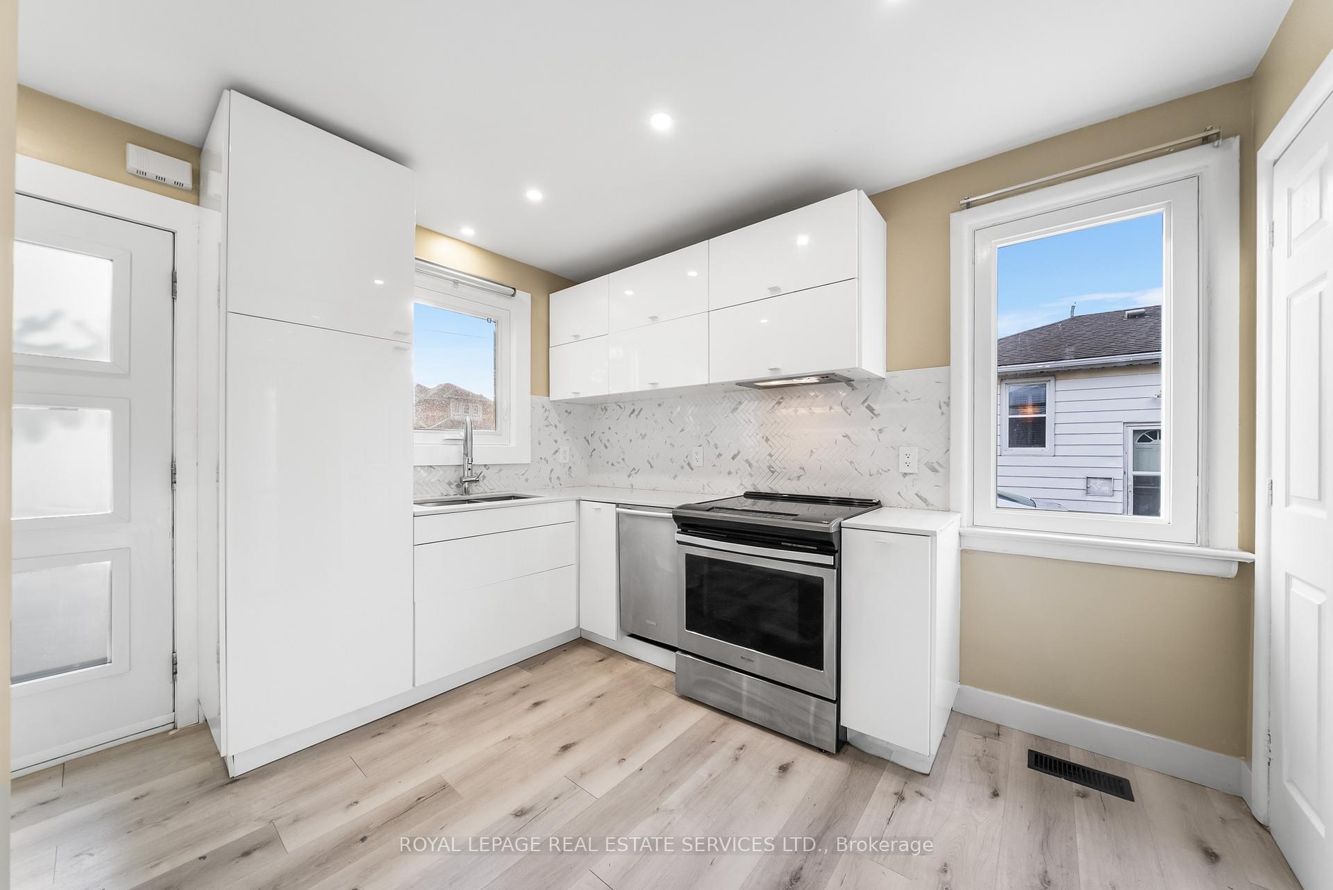 Photo 6 of 260 West 16th Street, Hamilton, Buchanan — HOMEH