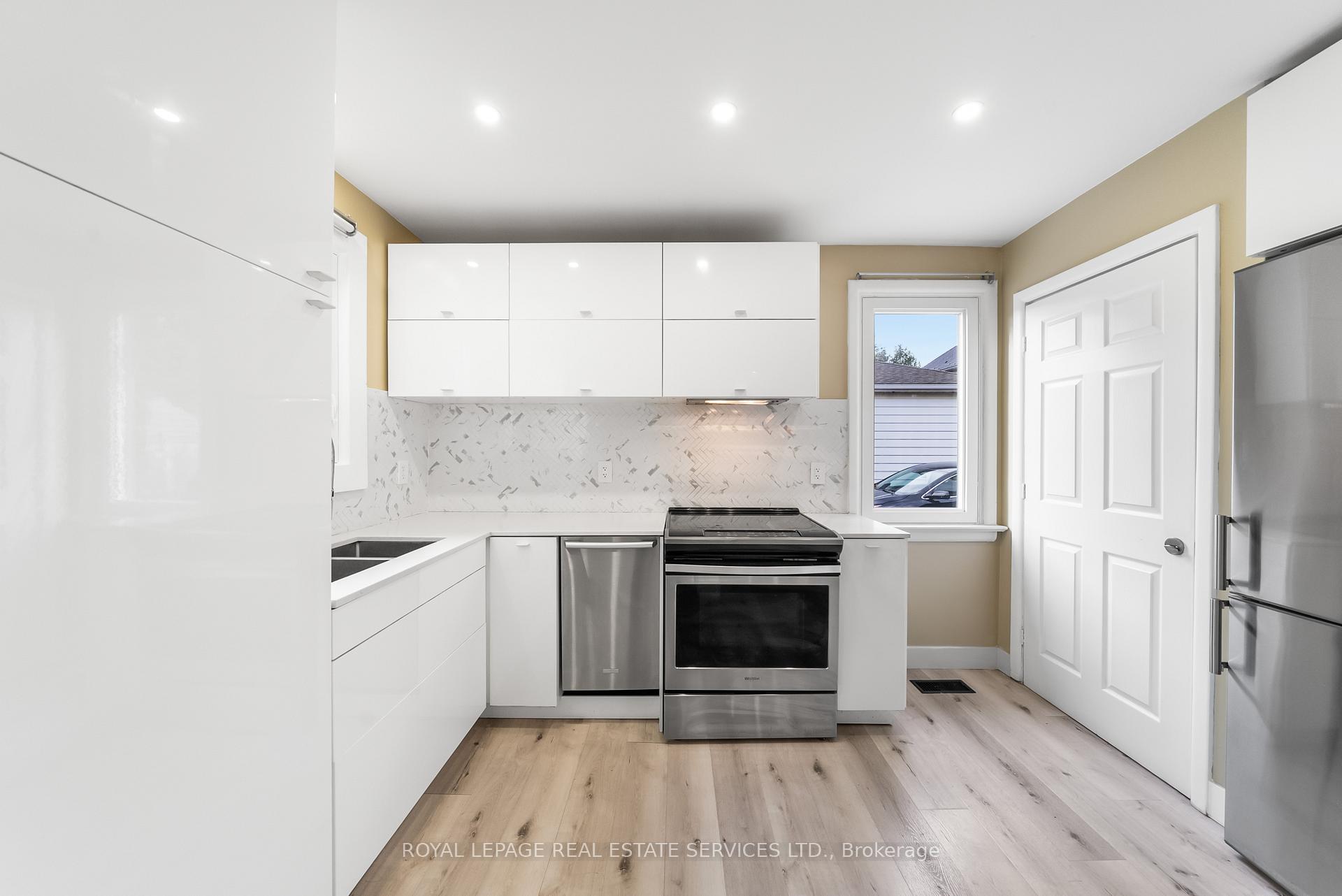 Photo 7 of 260 West 16th Street, Hamilton, Buchanan — HOMEH