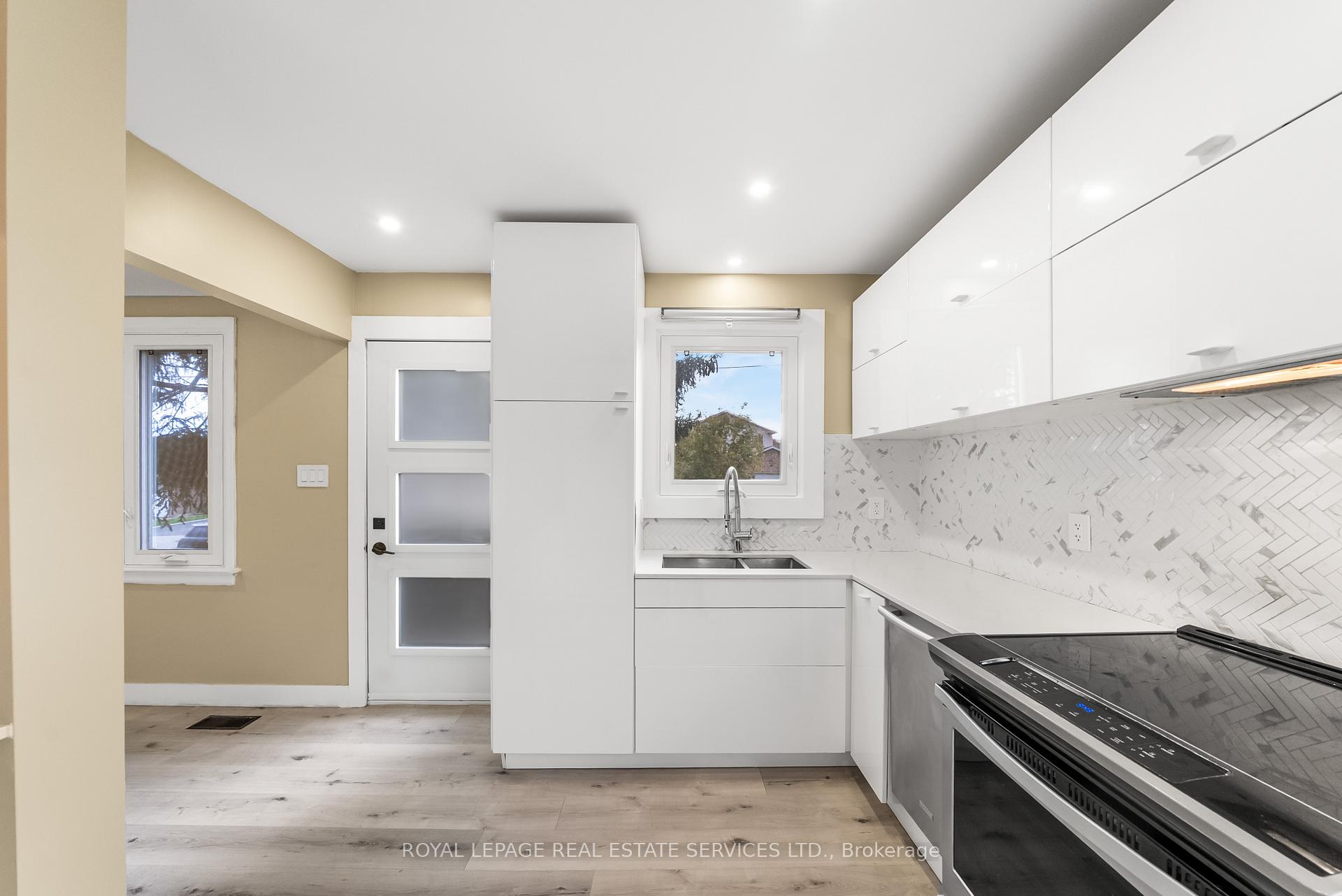 Photo 8 of 260 West 16th Street, Hamilton, Buchanan — HOMEH