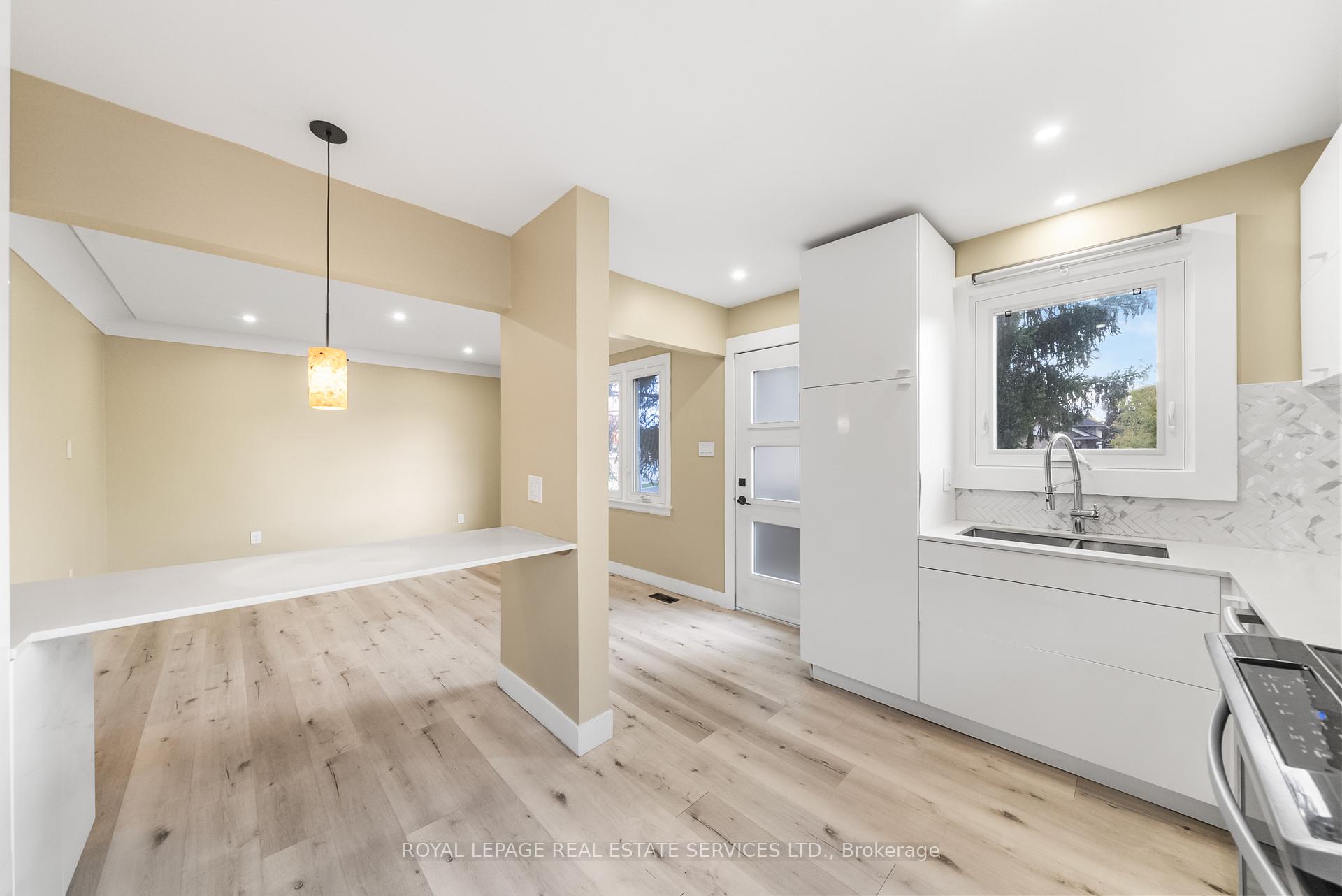 Photo 9 of 260 West 16th Street, Hamilton, Buchanan — HOMEH