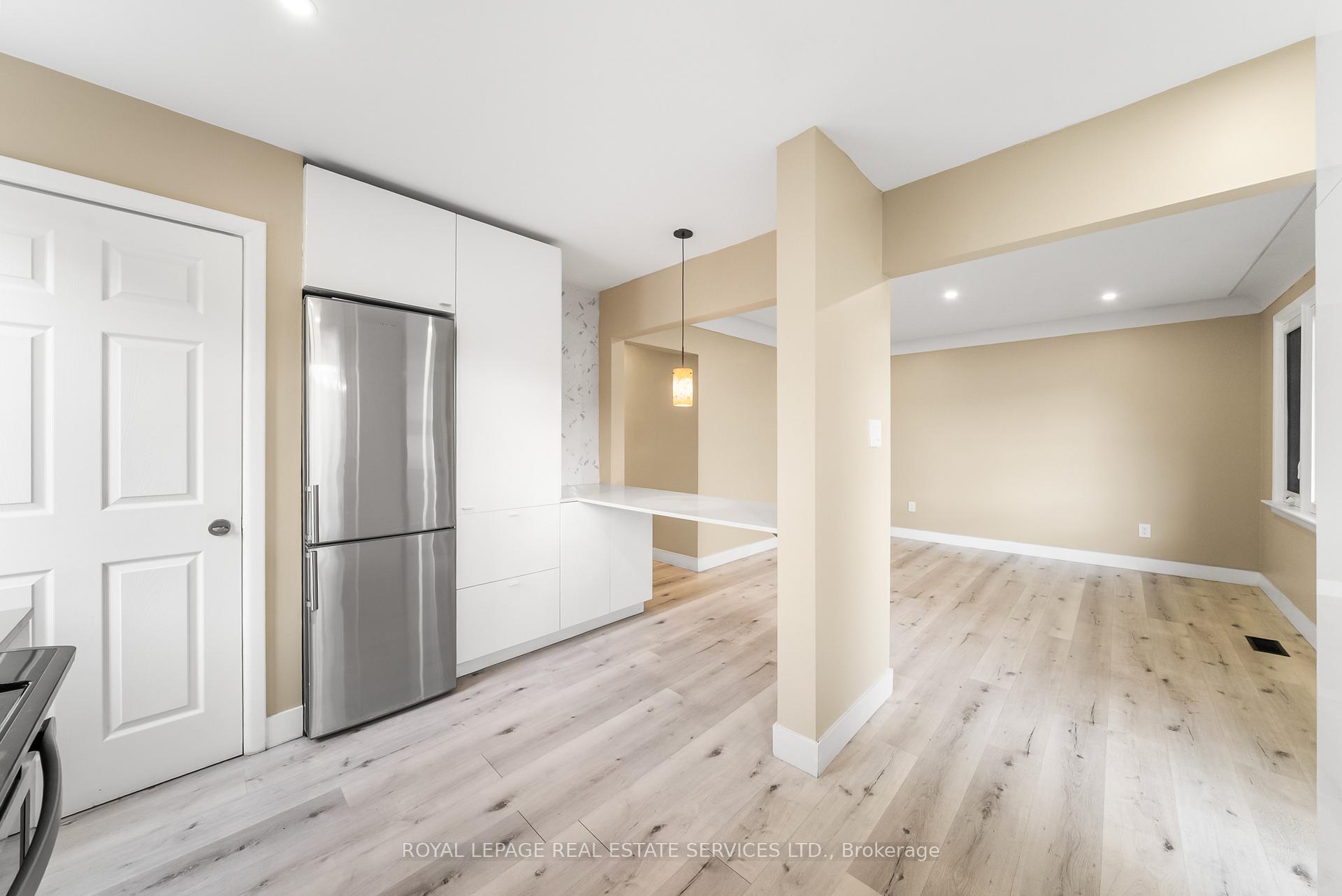 Photo 10 of 260 West 16th Street, Hamilton, Buchanan — HOMEH