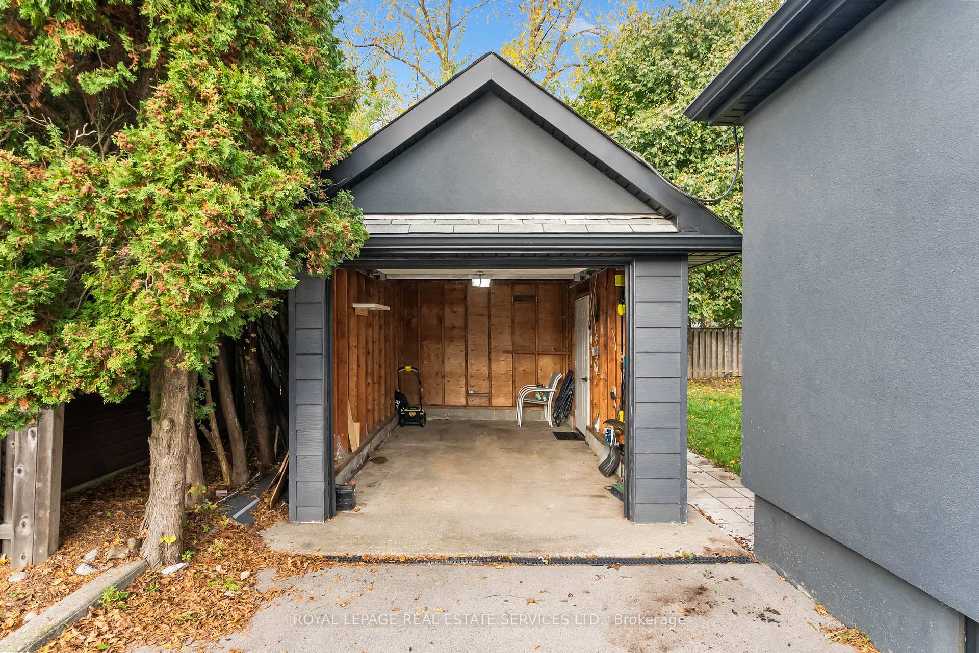 Photo 24 of 260 West 16th Street, Hamilton, Buchanan — HOMEH