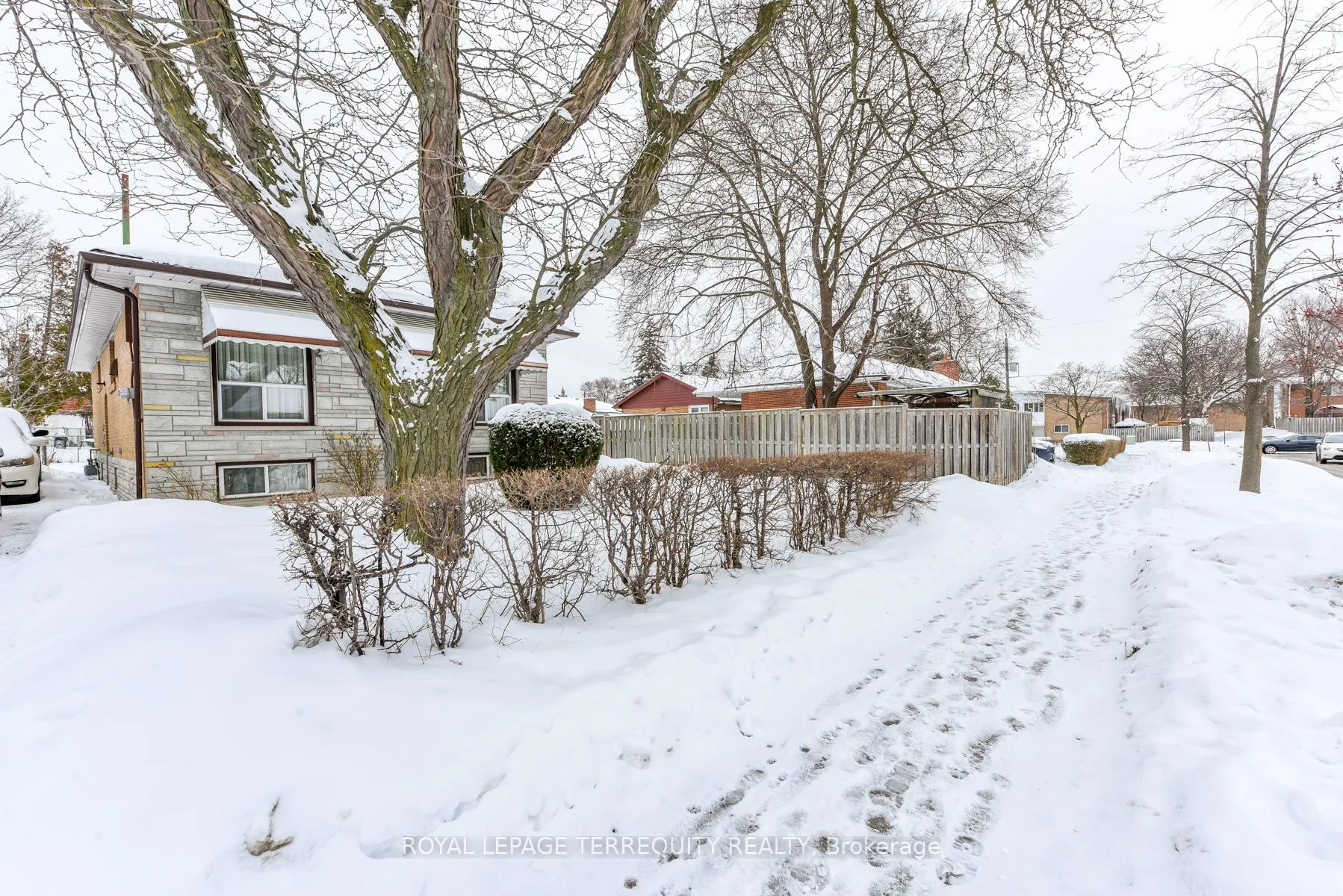 Photo 5 of 55 Watercliffe Road, Etobicoke, Rexdale-Kipling — HOMEH