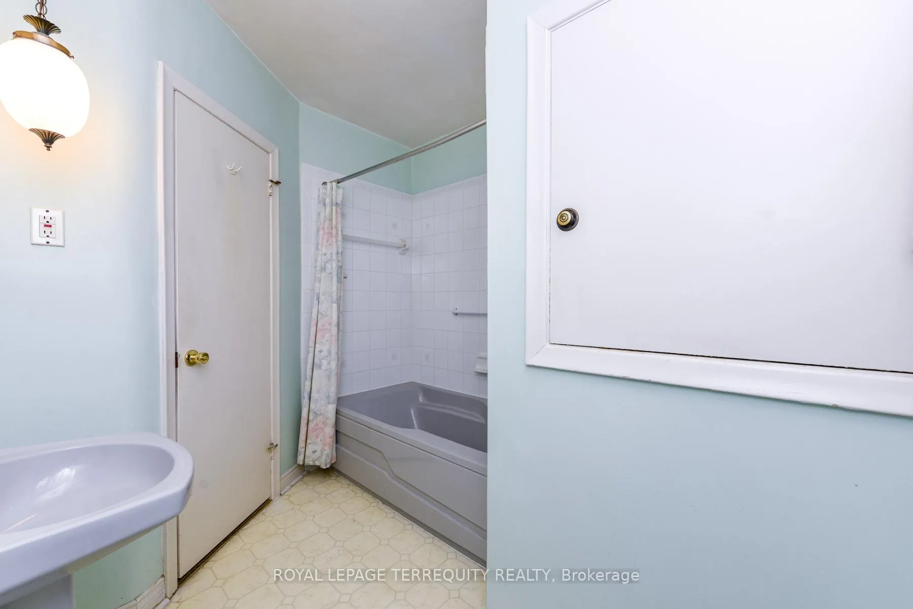 Photo 32 of 55 Watercliffe Road, Etobicoke, Rexdale-Kipling — HOMEH