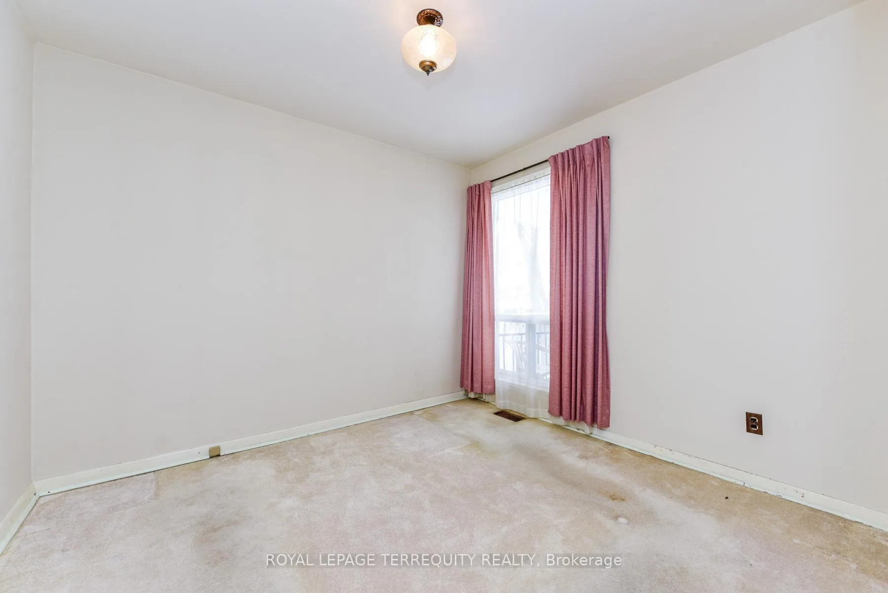 Photo 39 of 55 Watercliffe Road, Etobicoke, Rexdale-Kipling — HOMEH