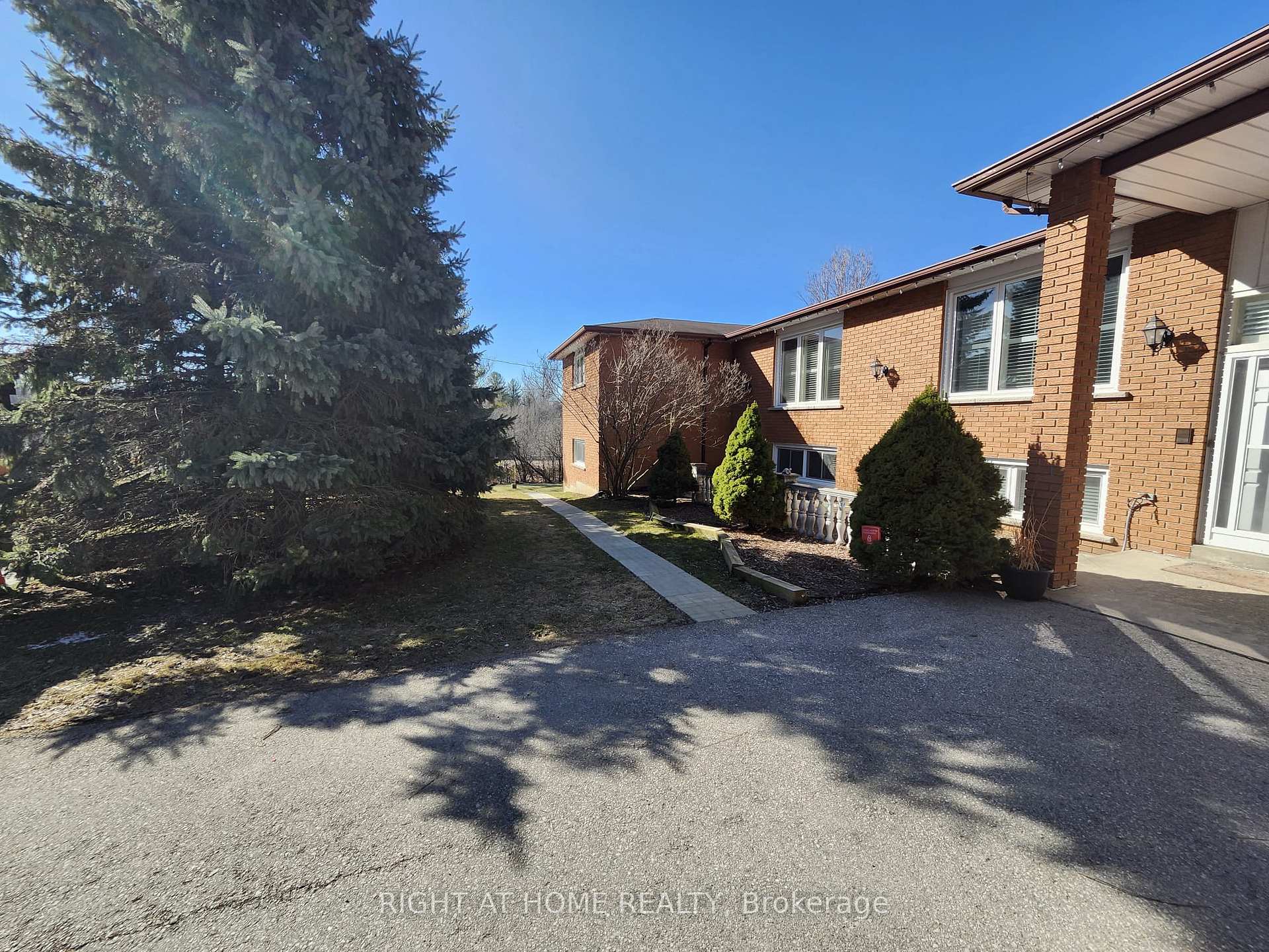 Photo 4 of 13290 Keele Street, King, King City — HOMEH