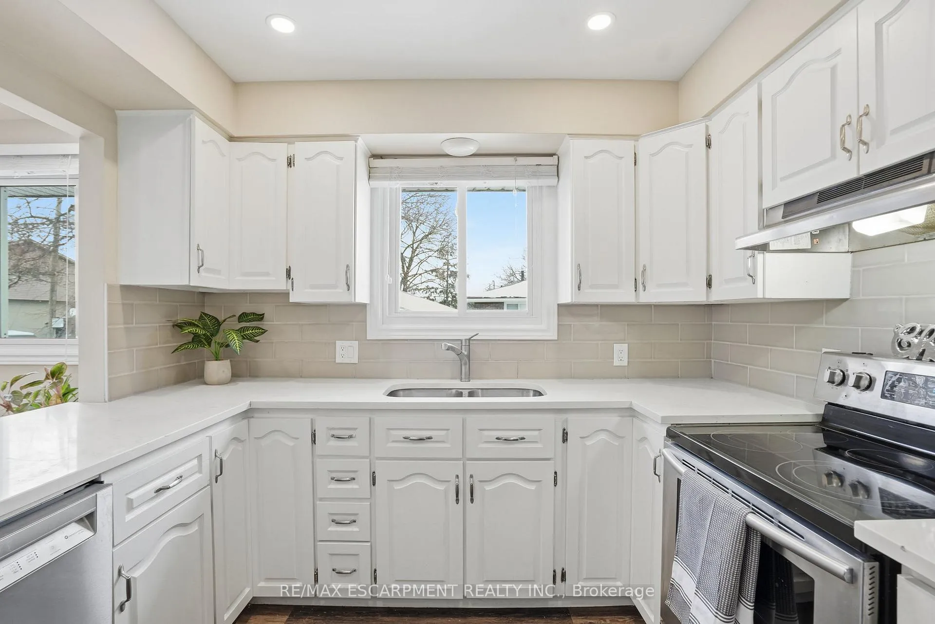 Photo 7 of 201 Manning Avenue, Hamilton, Greeningdon — HOMEH