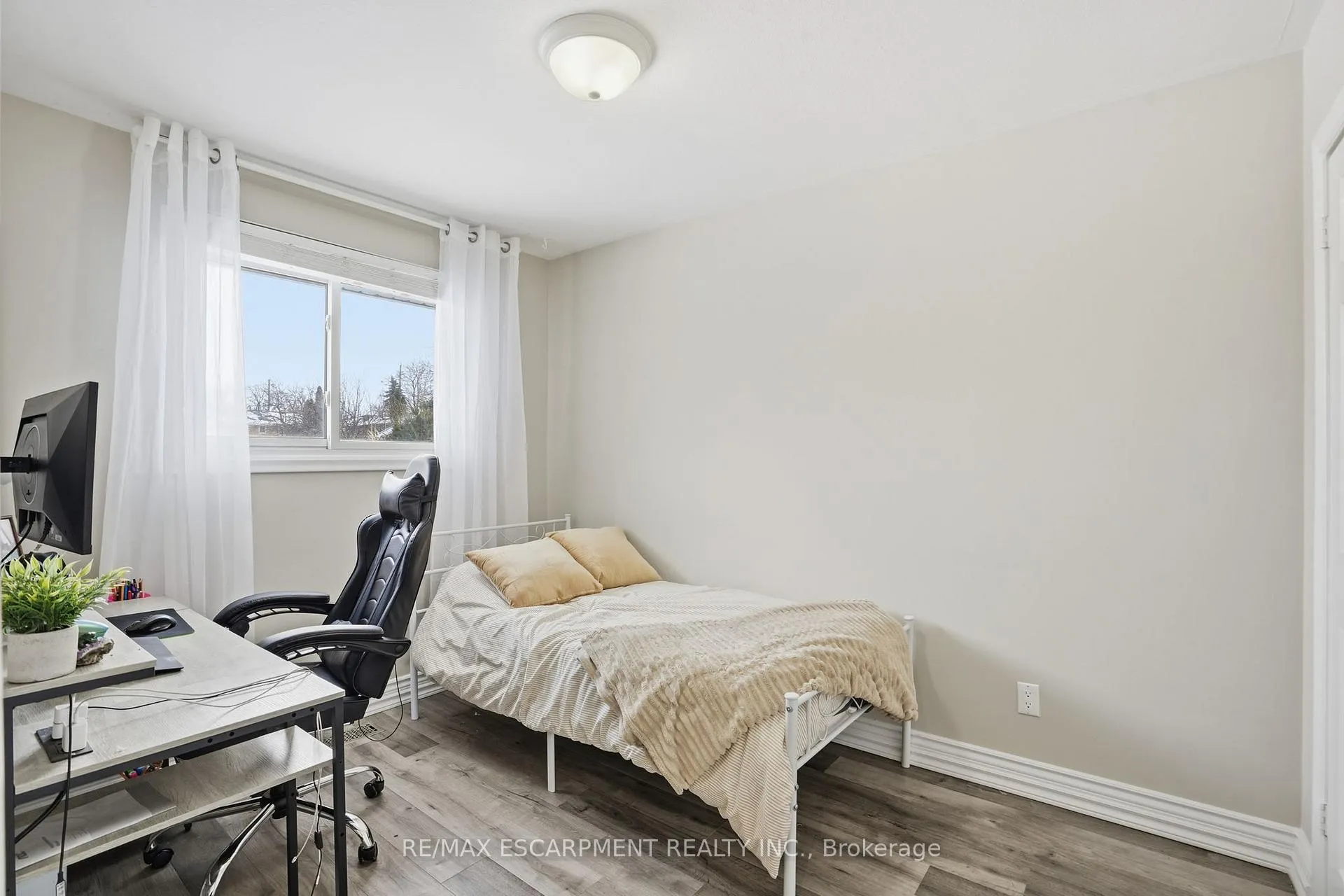 Photo 15 of 201 Manning Avenue, Hamilton, Greeningdon — HOMEH