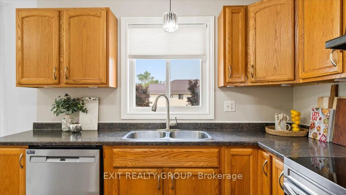 Photo 7 of 323 Mapleview Road, Barrie, 400 West — HOMEH