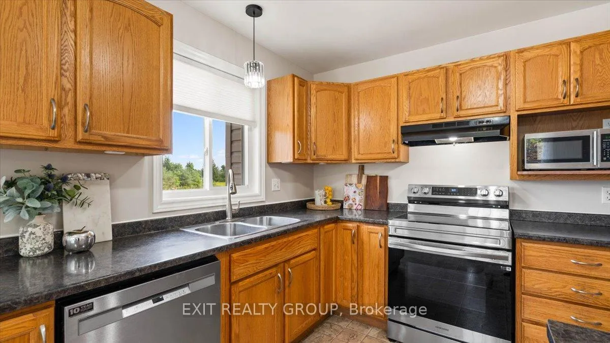 Photo 8 of 323 Mapleview Road, Barrie, 400 West — HOMEH