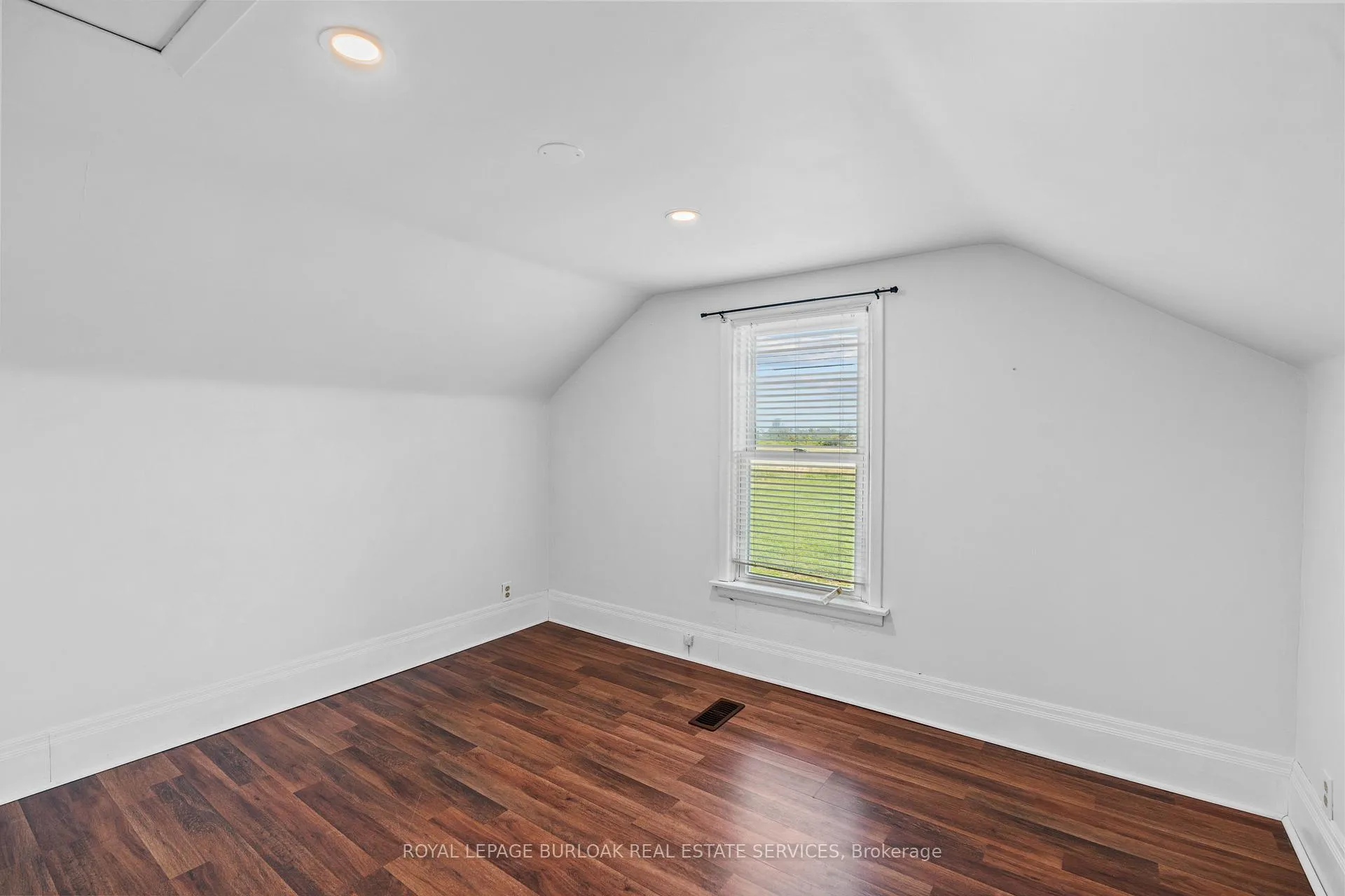 Photo 18 of 13 Craig Boulevard, Grimsby, Grimsby West — HOMEH