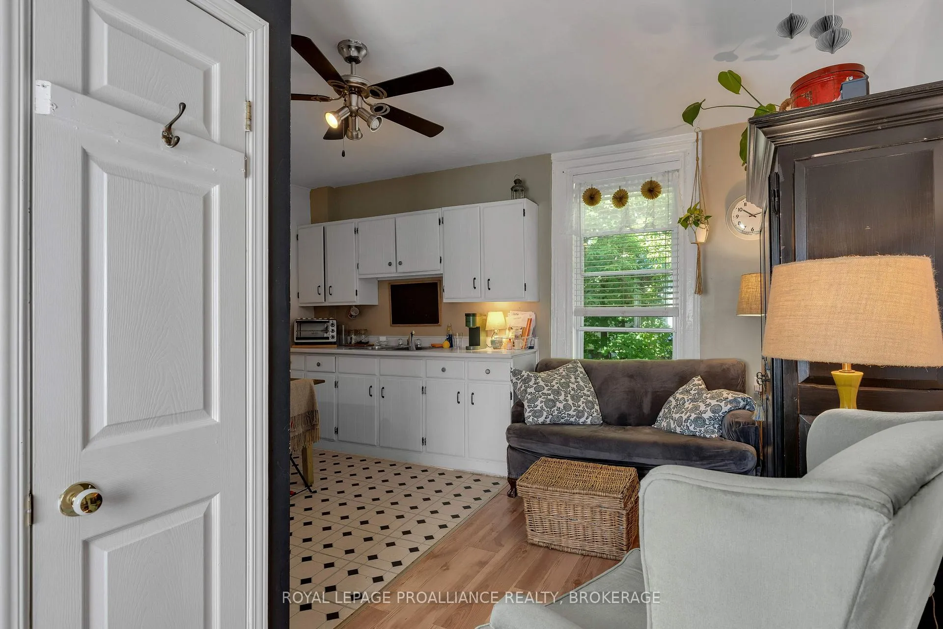 Photo 6 of 430 King Street W, Gananoque — HOMEH