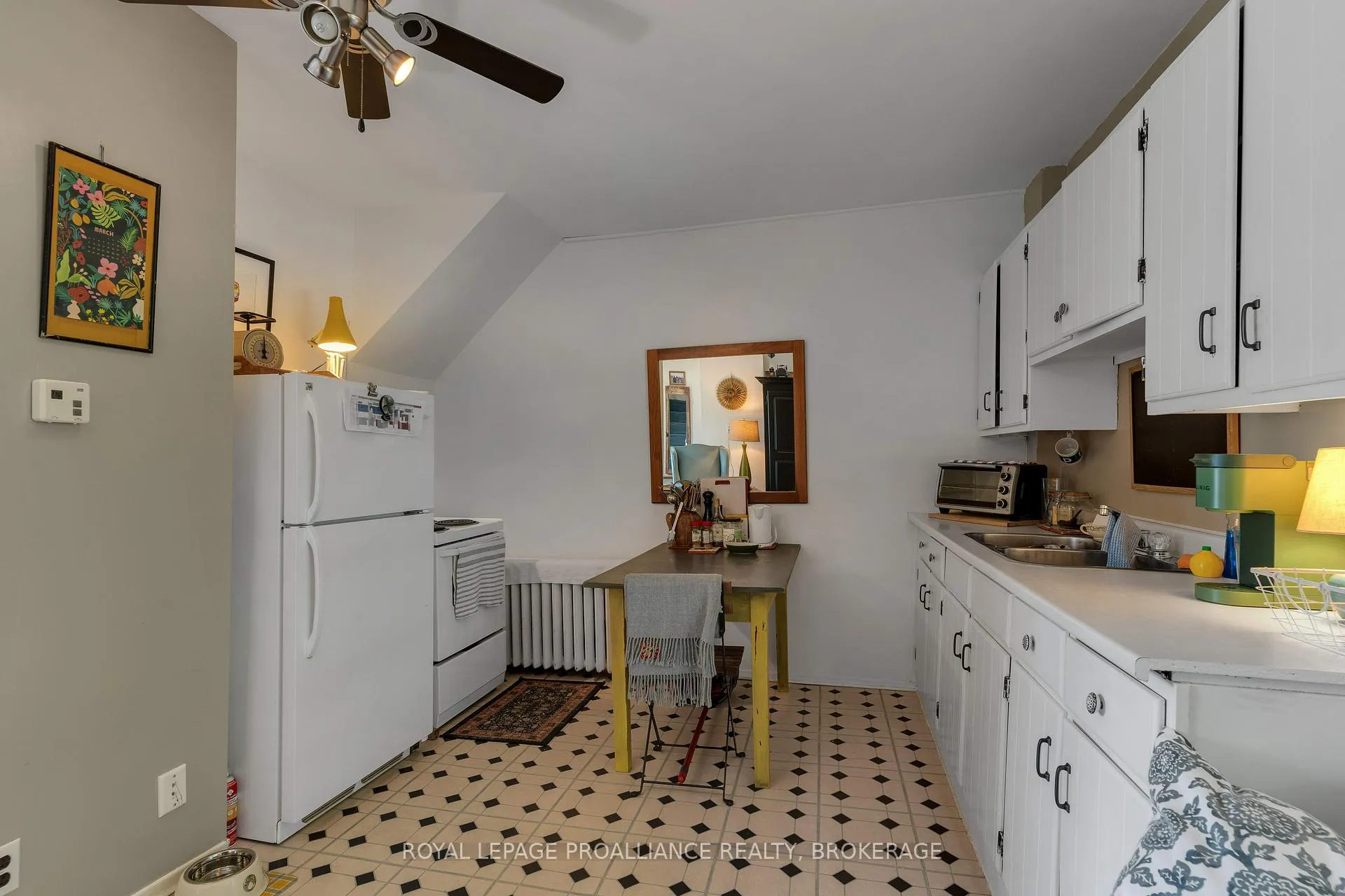 Photo 10 of 430 King Street W, Gananoque — HOMEH