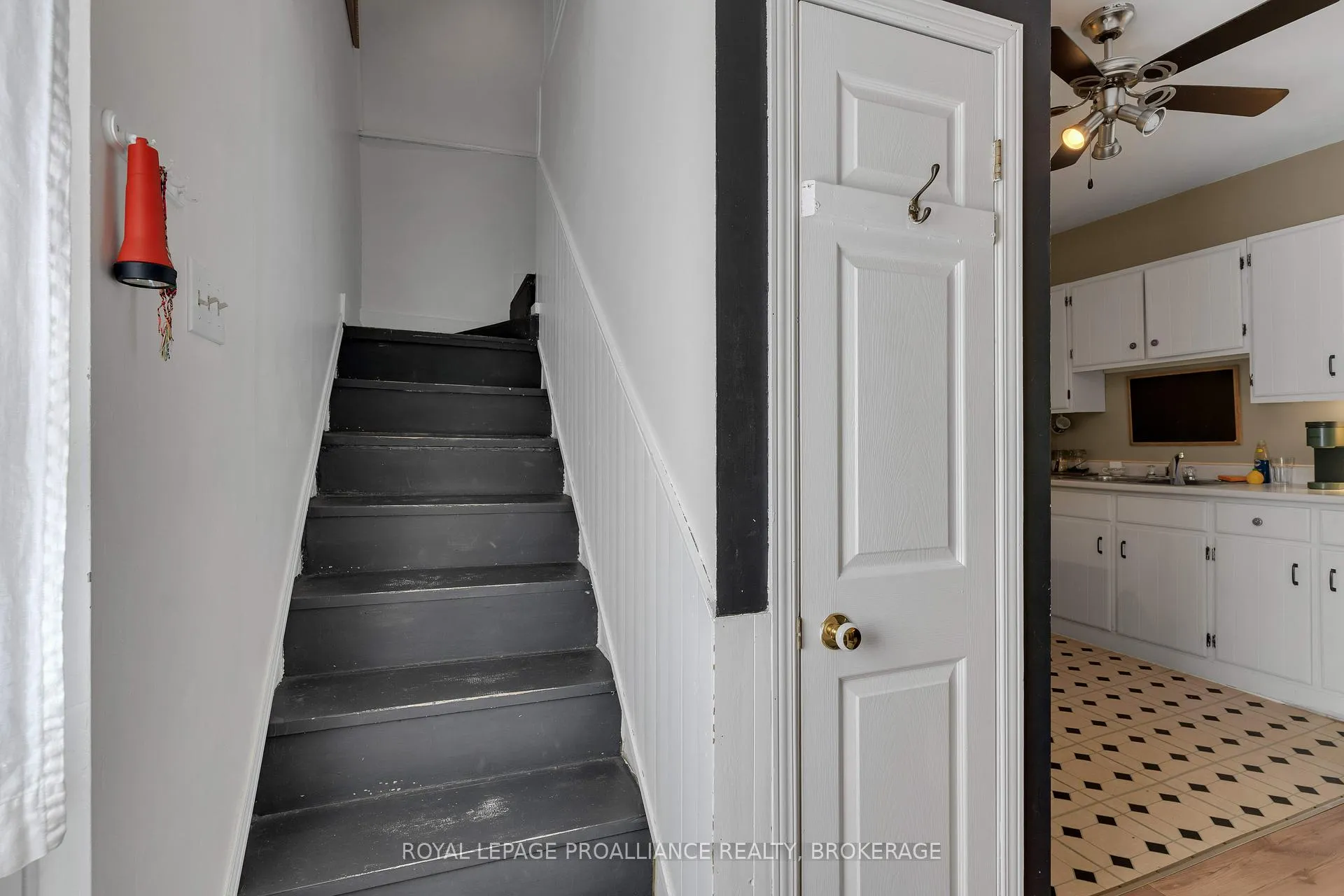 Photo 11 of 430 King Street W, Gananoque — HOMEH