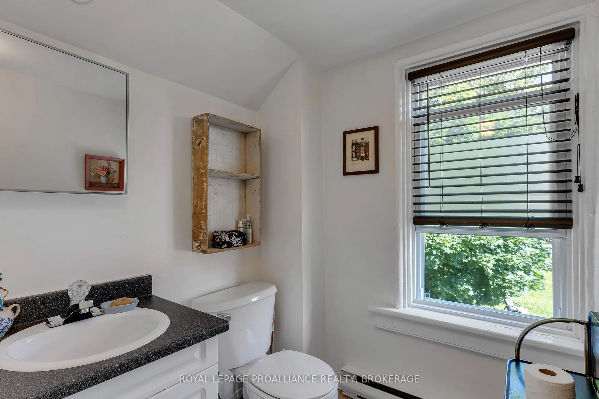 Photo 15 of 430 King Street W, Gananoque — HOMEH