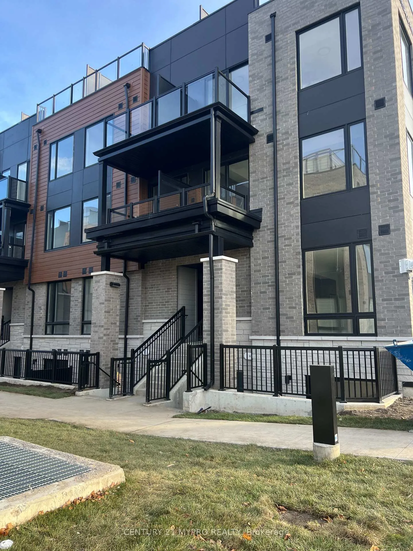 Front of Unit 17, 109 Marydale Avenue