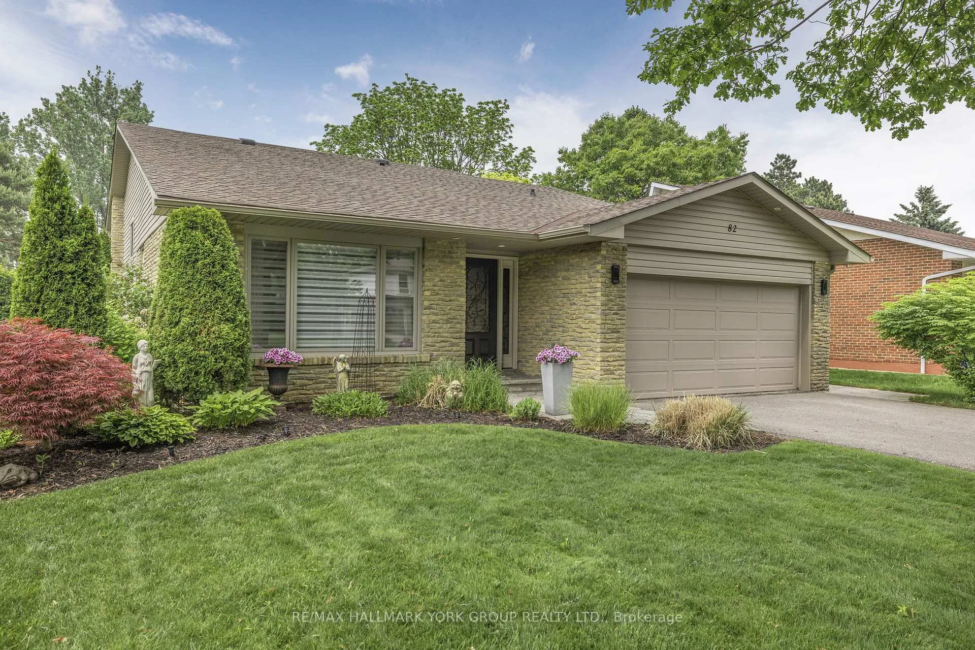 Photo 1 of 82 Fairway Drive, Aurora, Aurora Highlands — HOMEH
