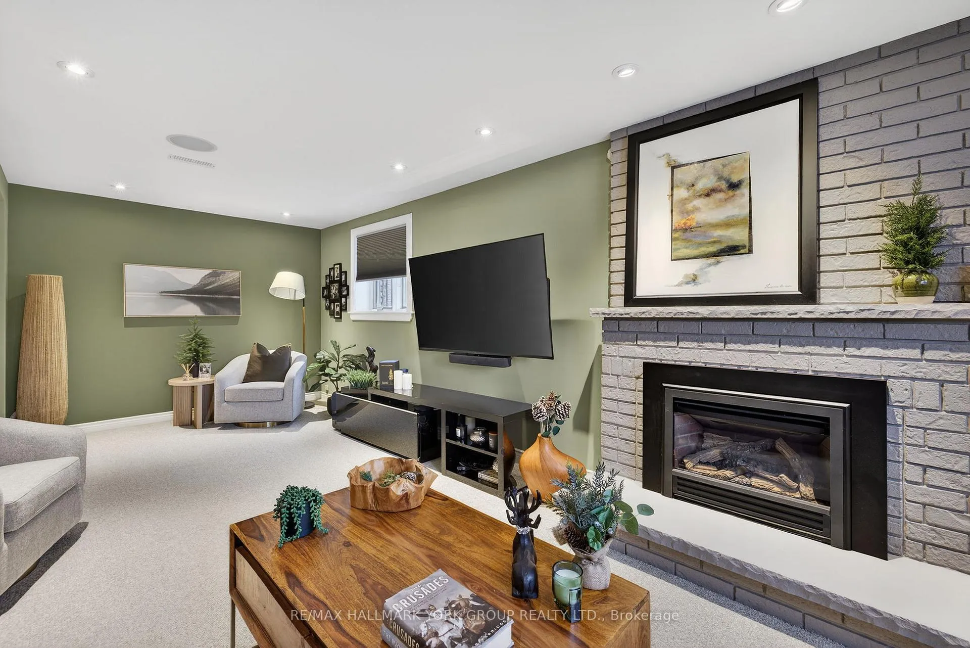 Photo 11 of 82 Fairway Drive, Aurora, Aurora Highlands — HOMEH