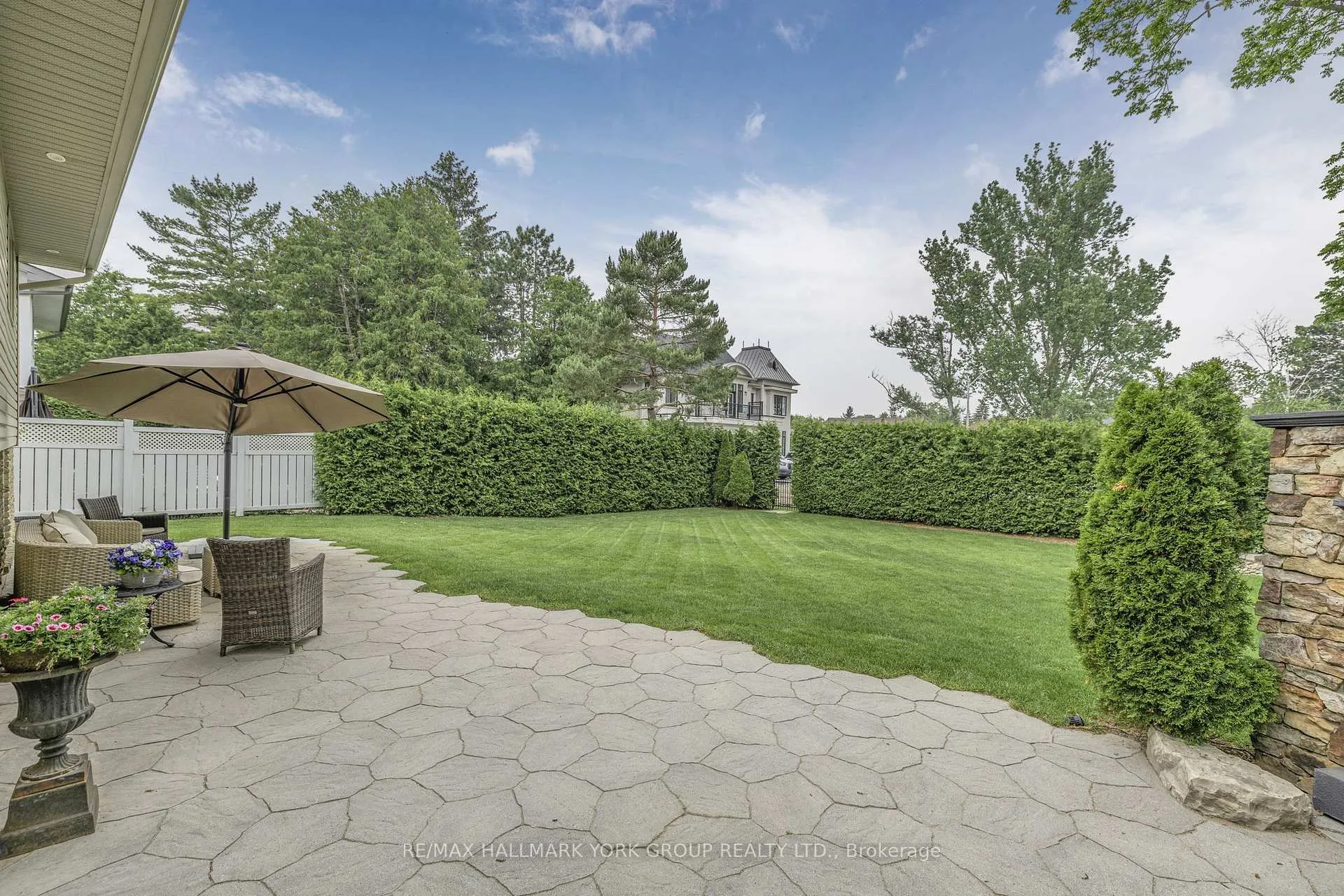 Photo 13 of 82 Fairway Drive, Aurora, Aurora Highlands — HOMEH