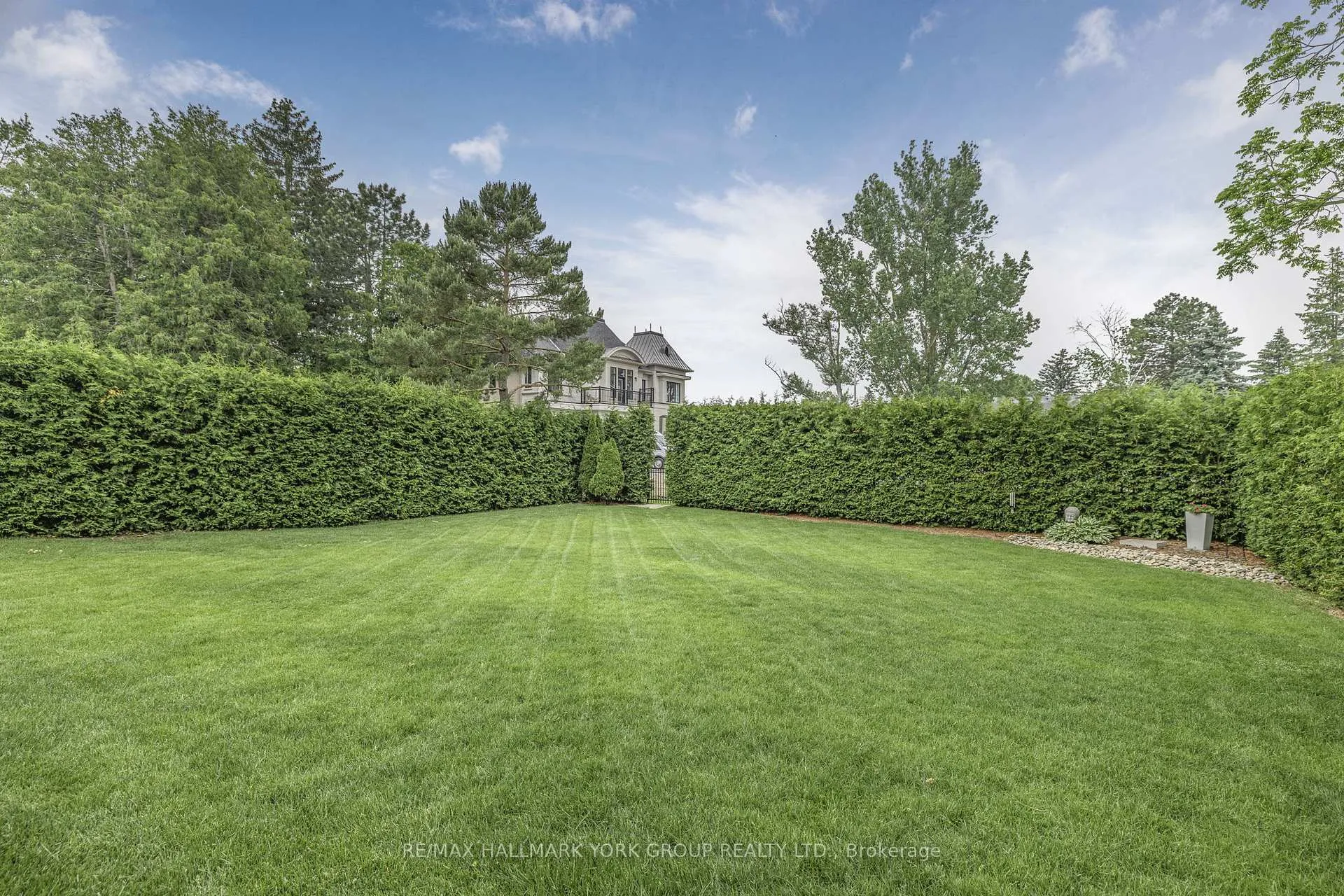 Photo 14 of 82 Fairway Drive, Aurora, Aurora Highlands — HOMEH