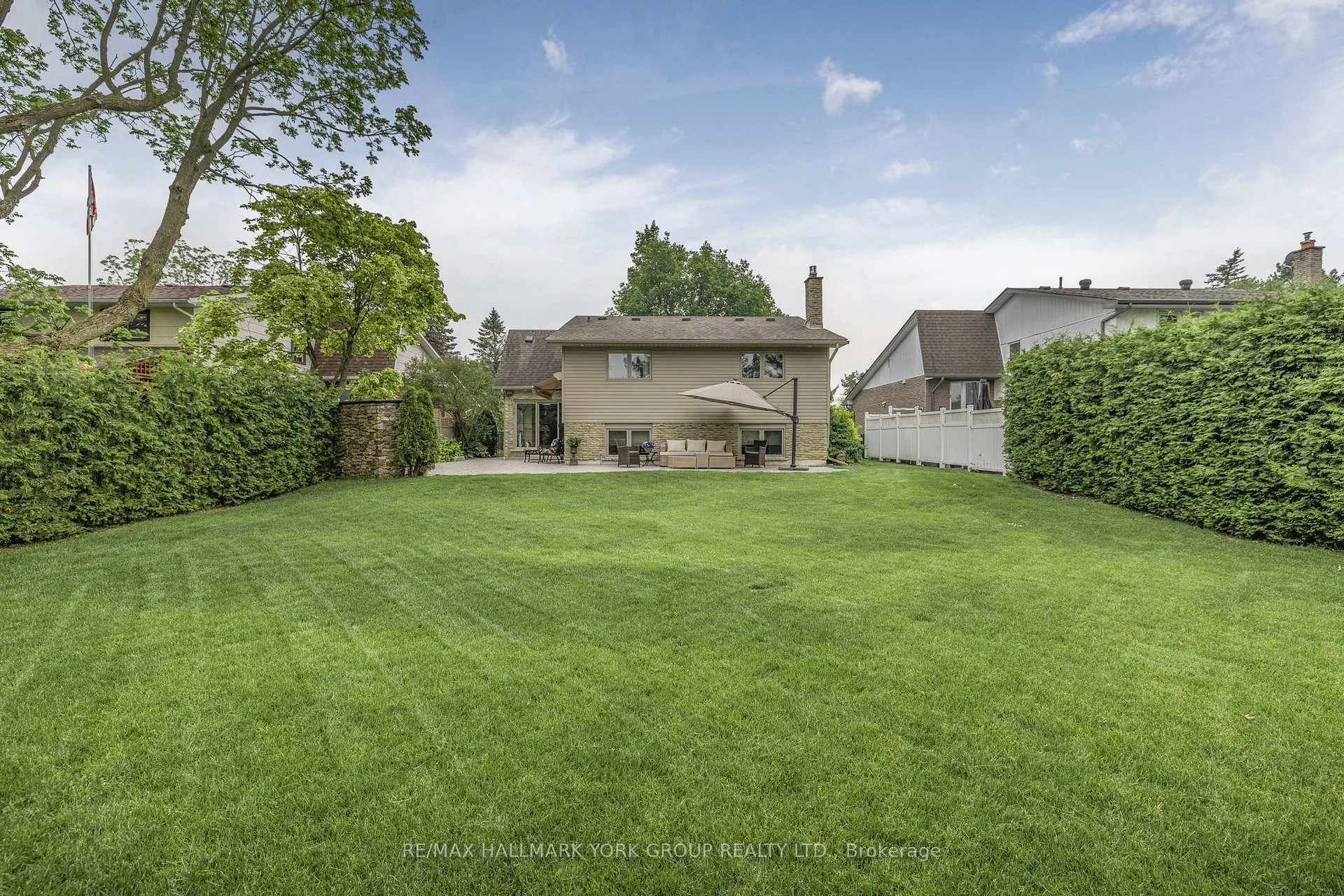 Photo 15 of 82 Fairway Drive, Aurora, Aurora Highlands — HOMEH