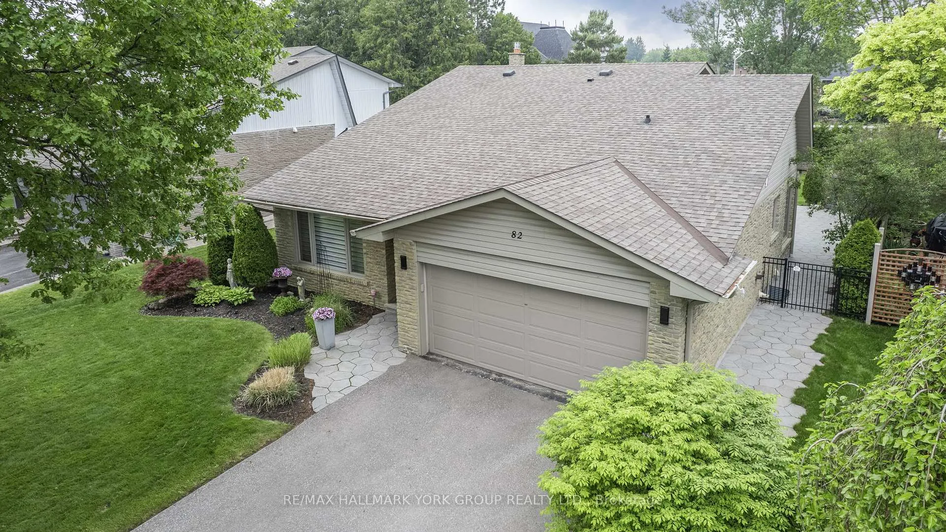 Photo 16 of 82 Fairway Drive, Aurora, Aurora Highlands — HOMEH