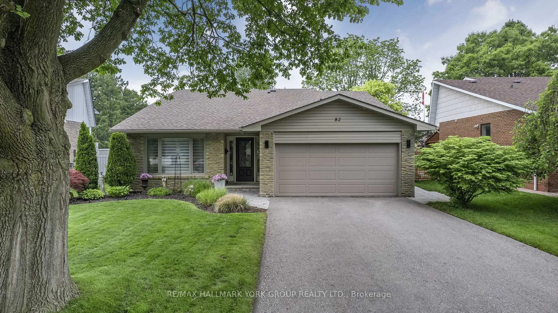 Photo 17 of 82 Fairway Drive, Aurora, Aurora Highlands — HOMEH