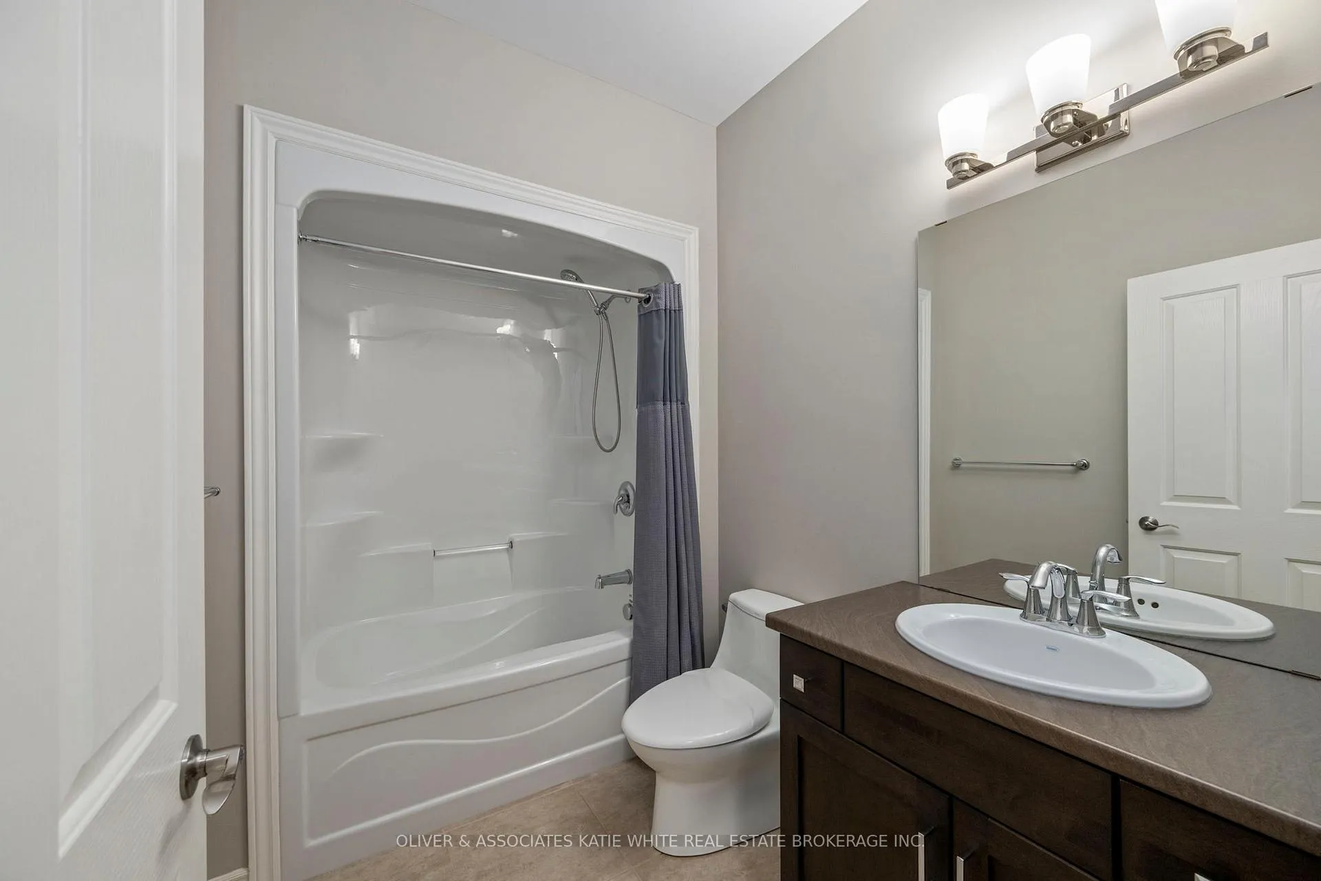 Photo 17 of 2205 Jack Nash Drive, London, South A — HOMEH