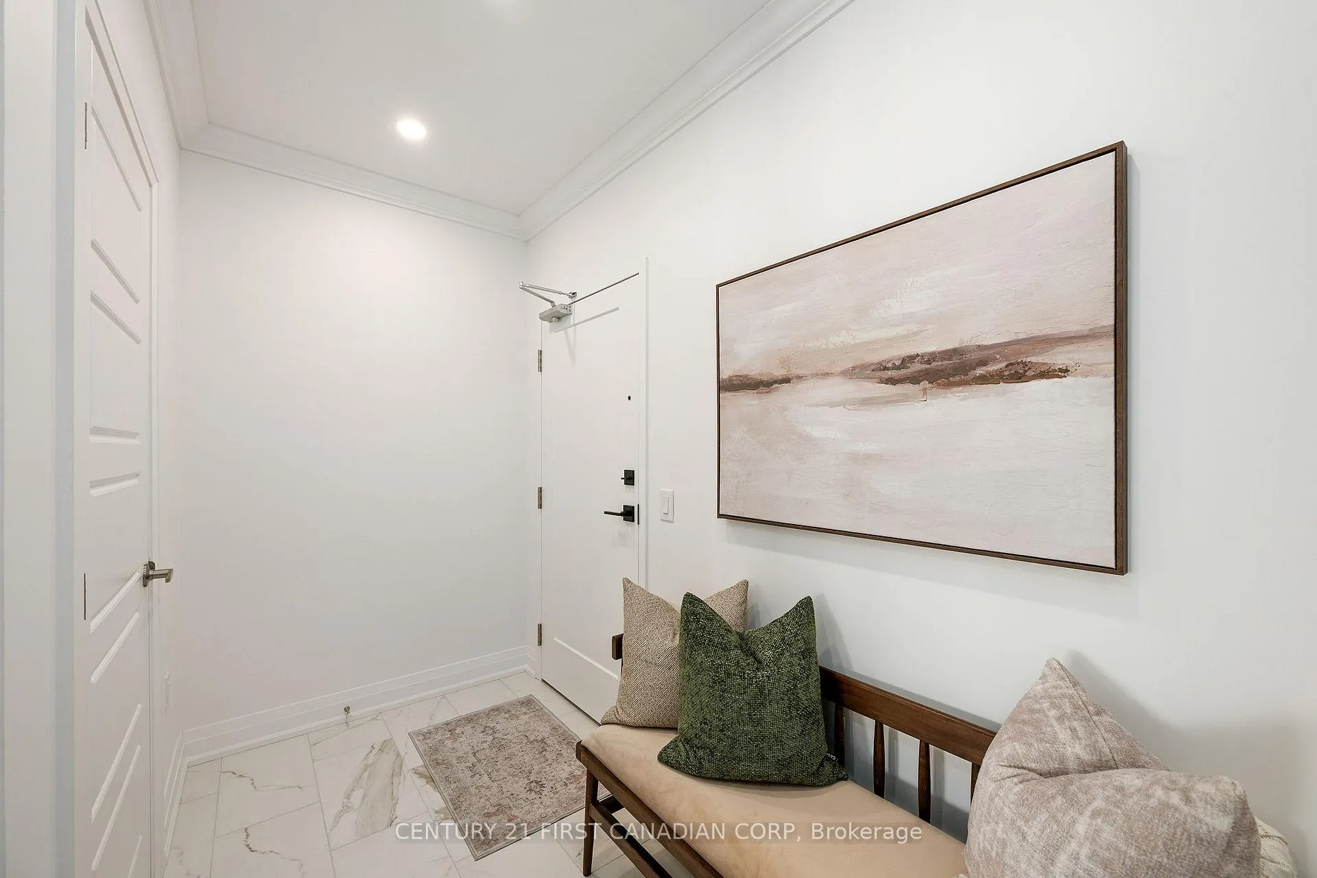 Photo 3 of Unit 302, 1560 Upper West Avenue, London, South B — HOMEH