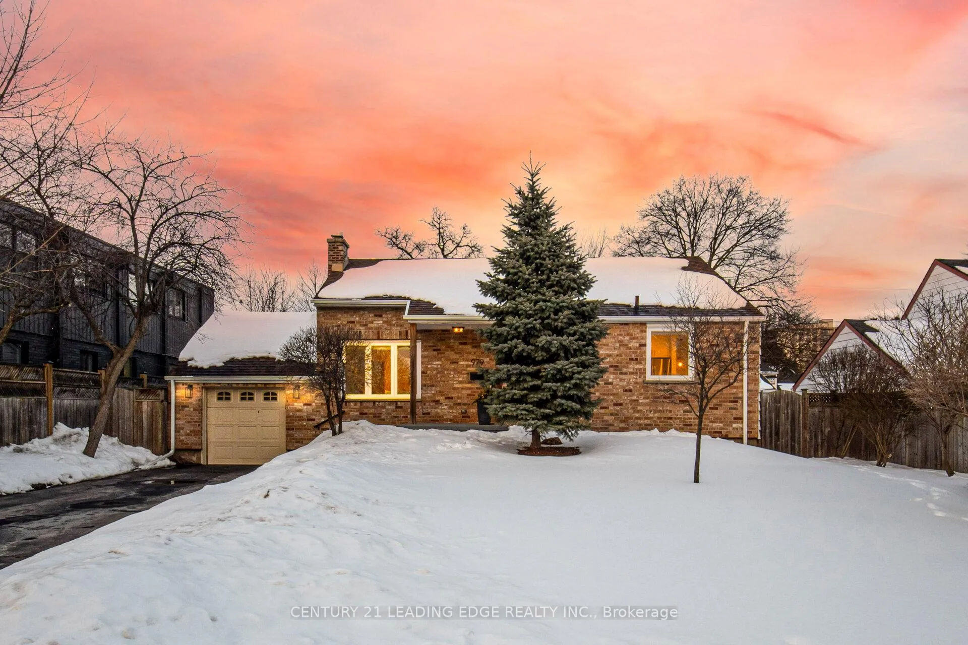 Photo 1 of 979 Kingsway Drive, Burlington, LaSalle — HOMEH