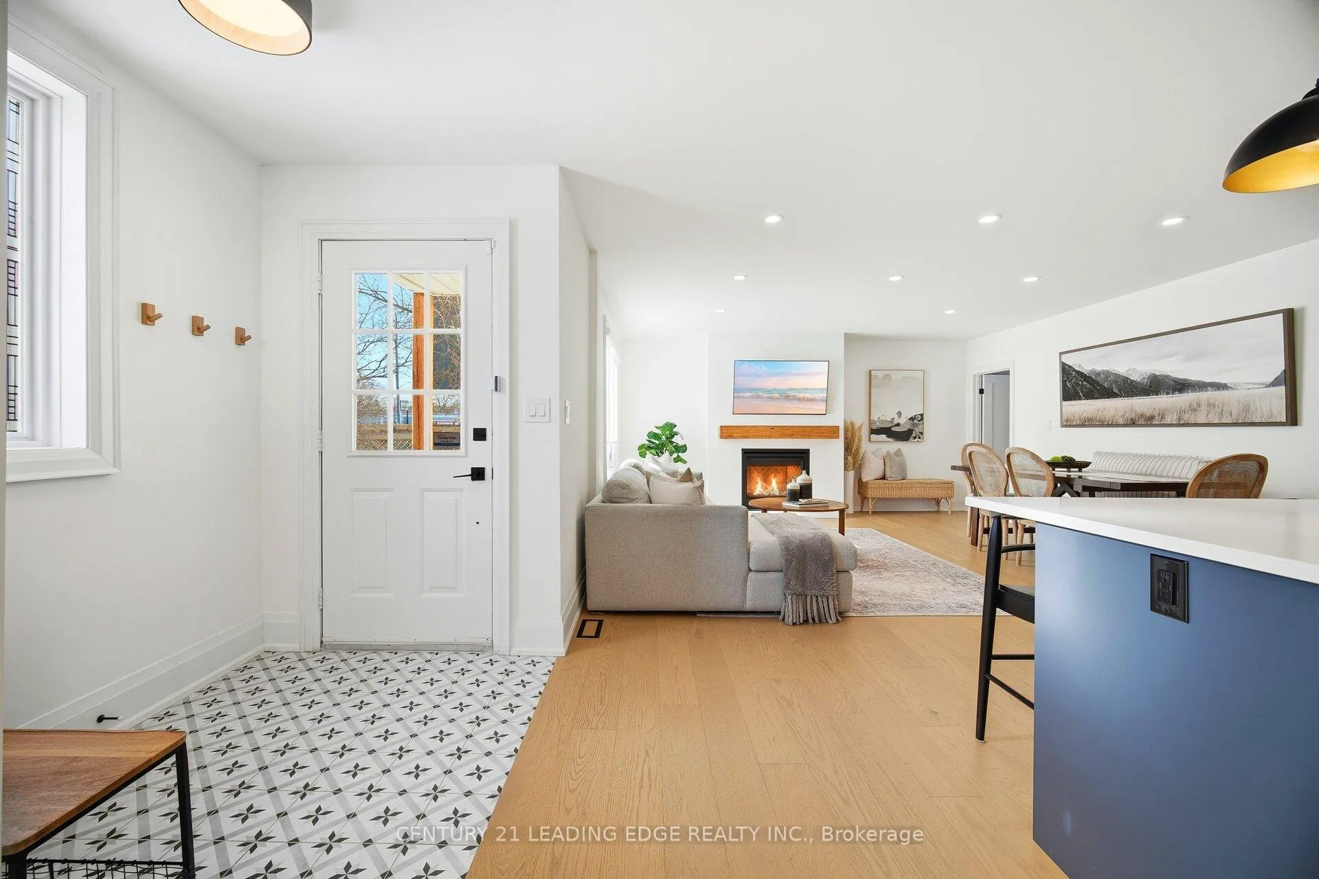 Photo 6 of 979 Kingsway Drive, Burlington, LaSalle — HOMEH