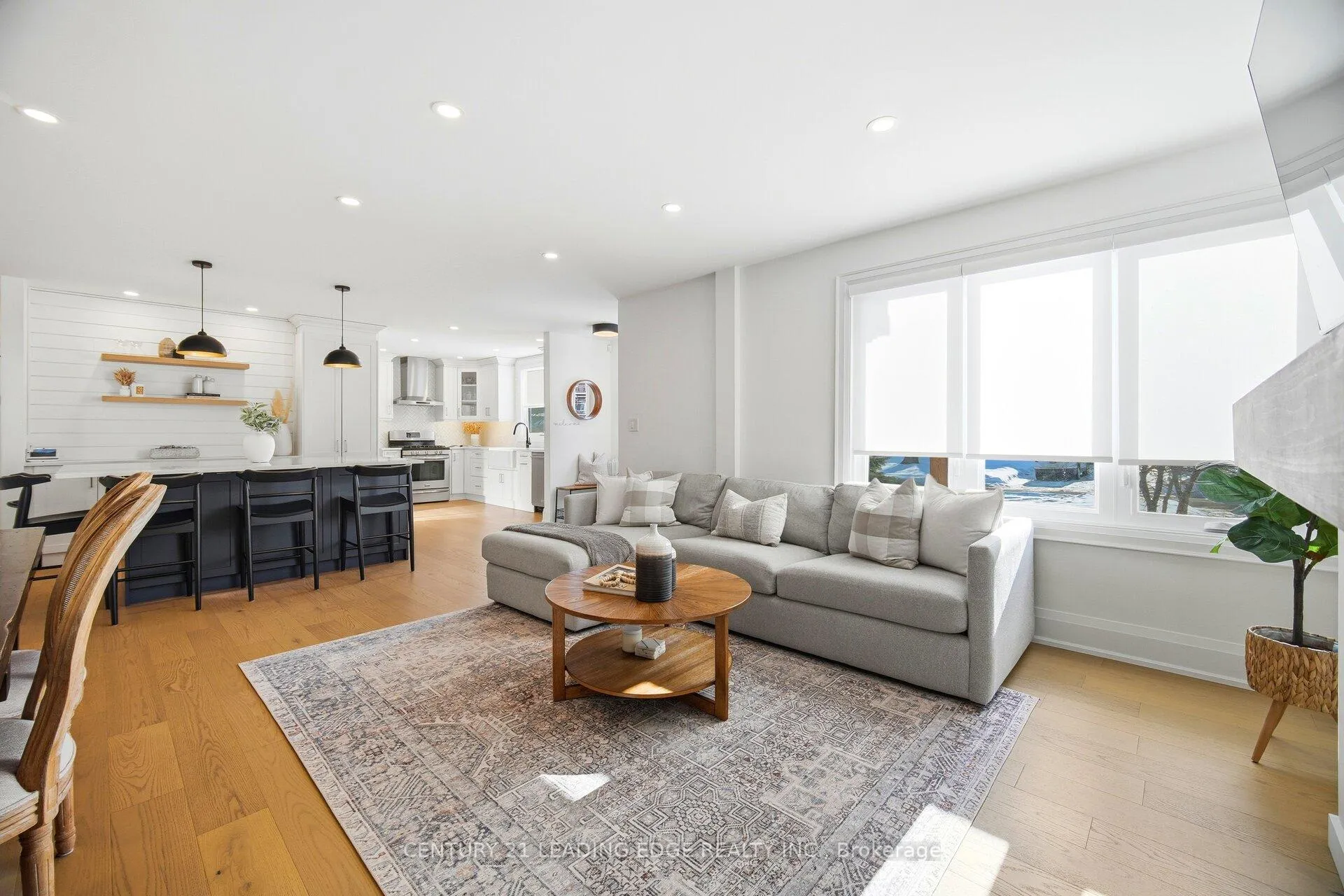 Photo 12 of 979 Kingsway Drive, Burlington, LaSalle — HOMEH