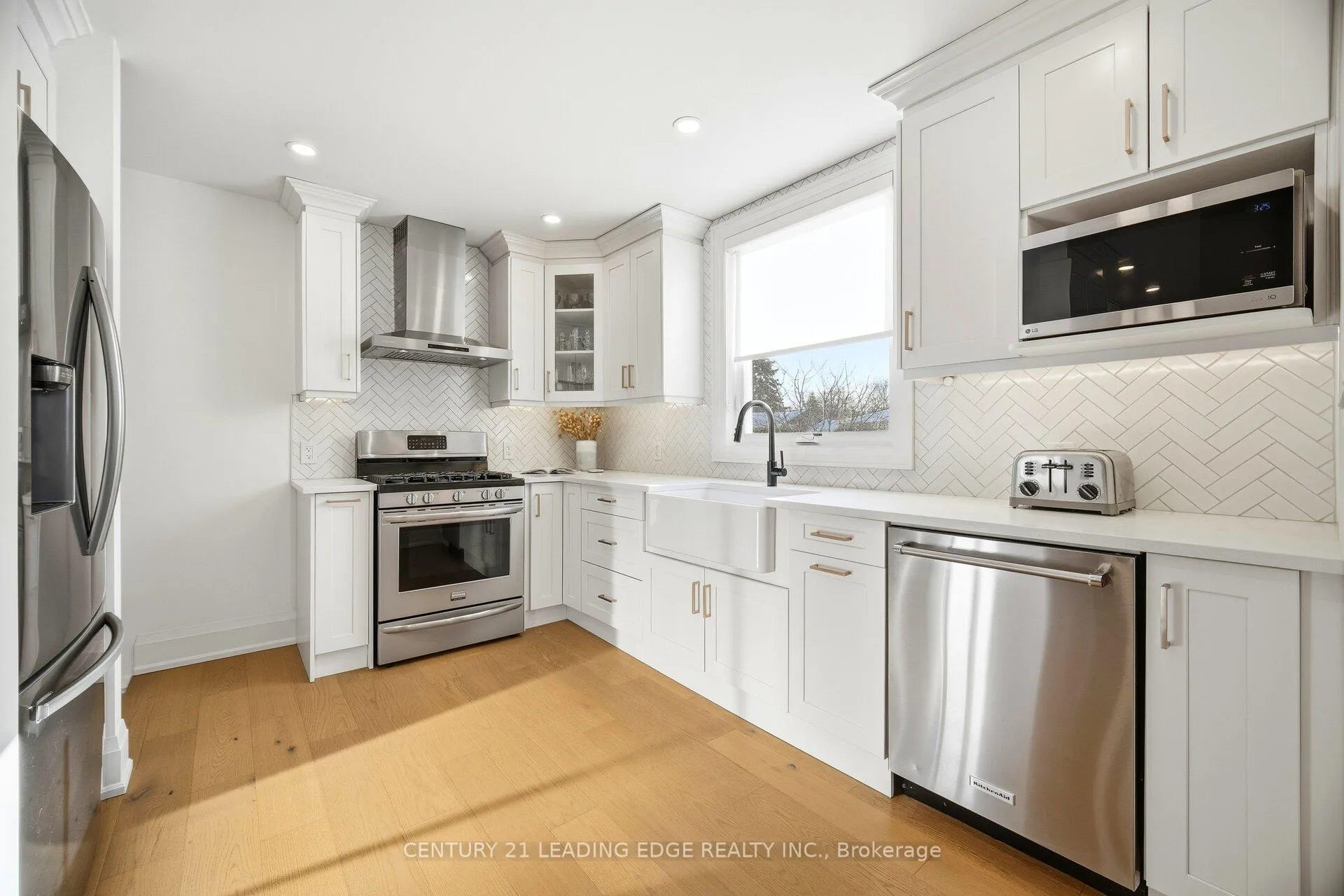 Photo 17 of 979 Kingsway Drive, Burlington, LaSalle — HOMEH