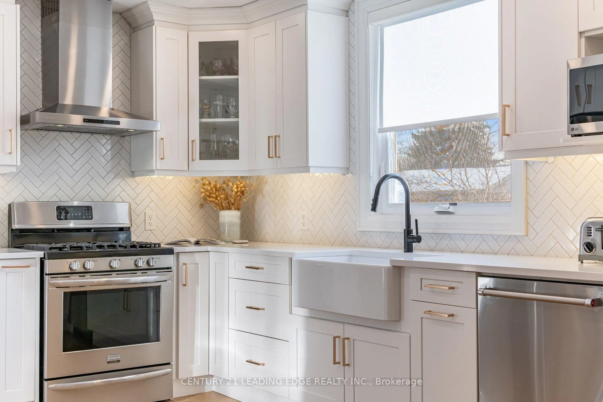 Photo 18 of 979 Kingsway Drive, Burlington, LaSalle — HOMEH