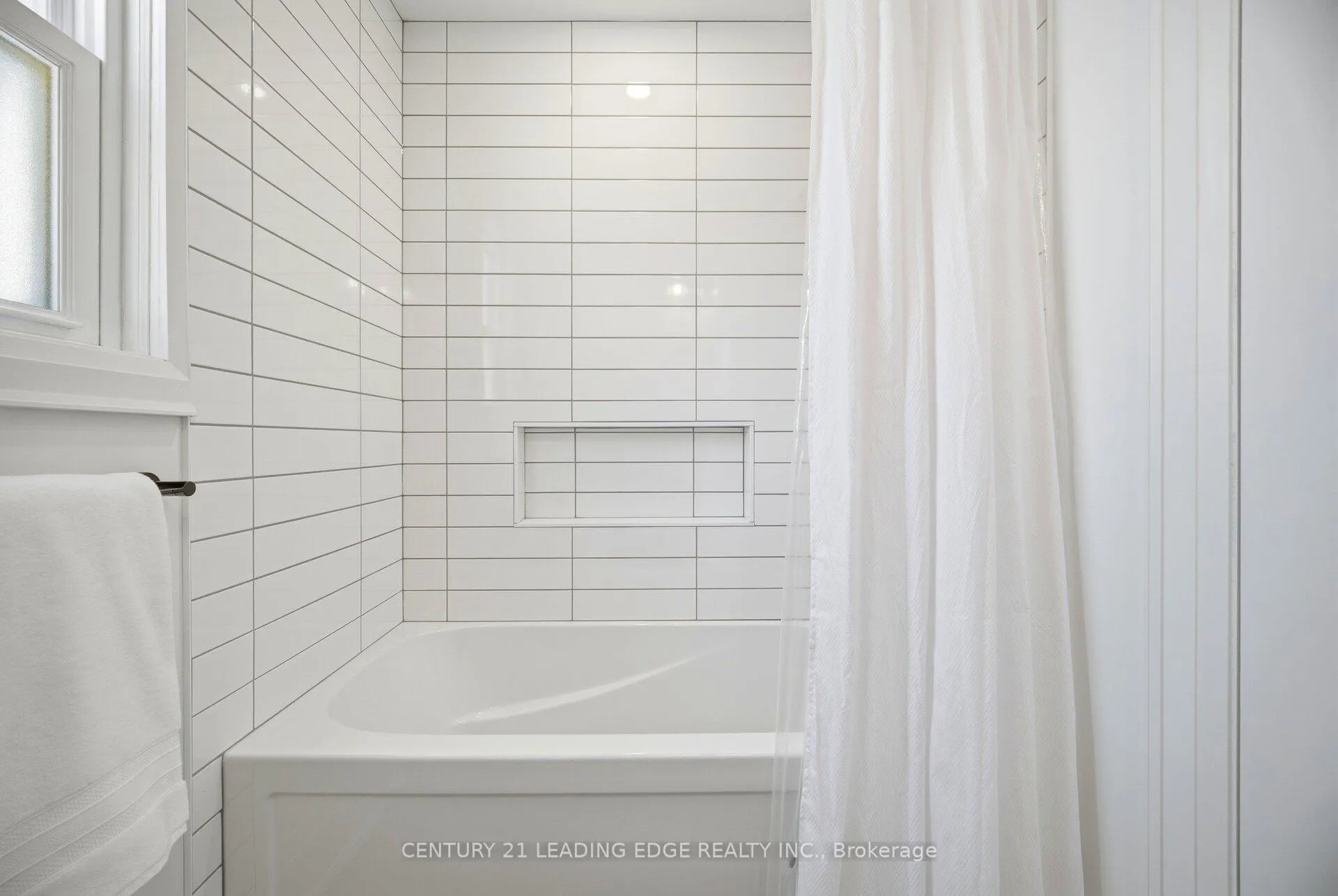 Photo 29 of 979 Kingsway Drive, Burlington, LaSalle — HOMEH