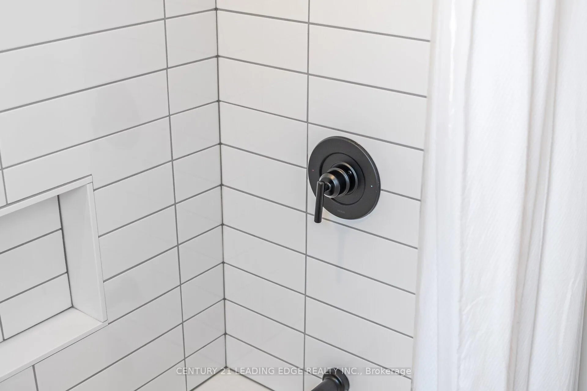 Photo 30 of 979 Kingsway Drive, Burlington, LaSalle — HOMEH