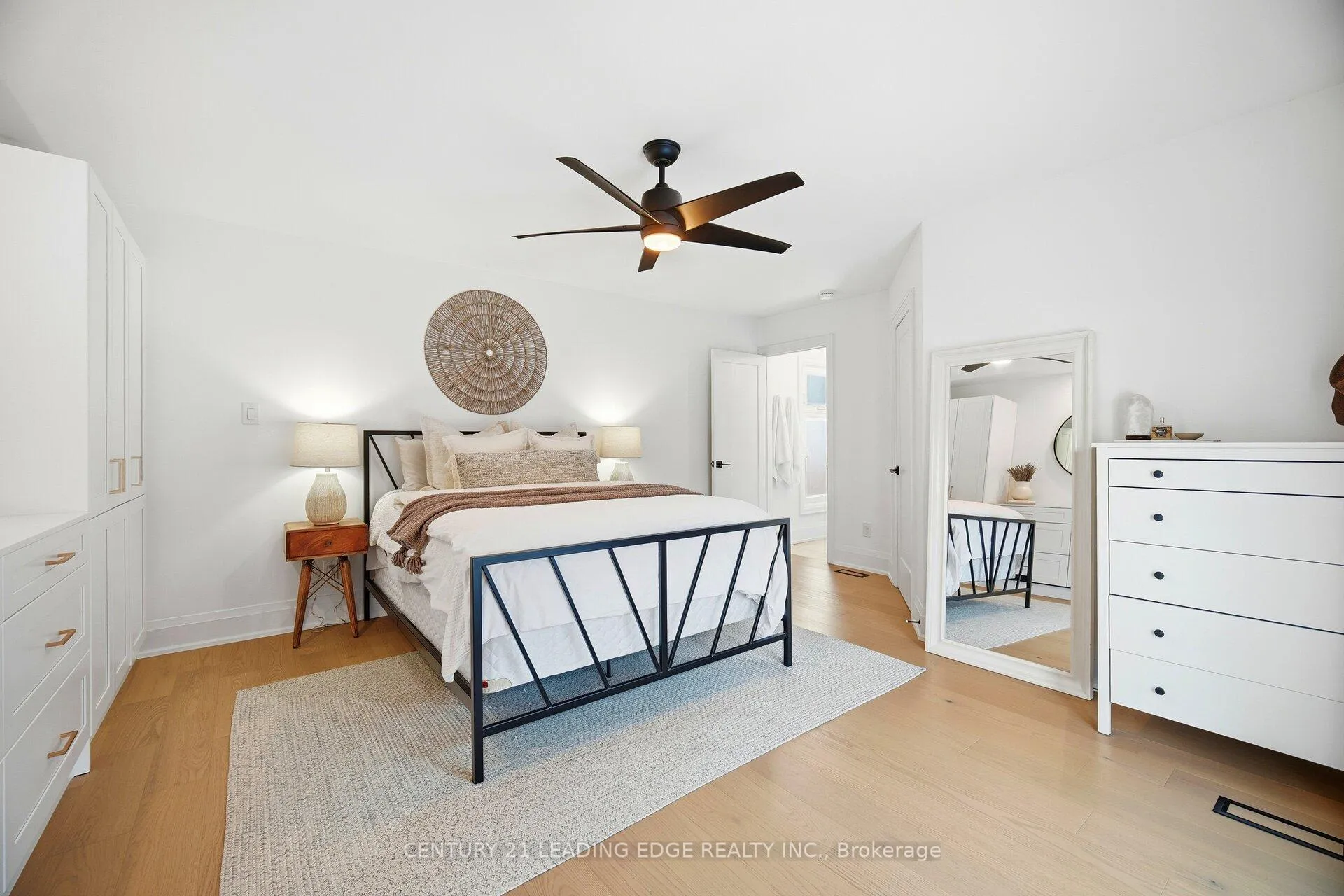 Photo 32 of 979 Kingsway Drive, Burlington, LaSalle — HOMEH