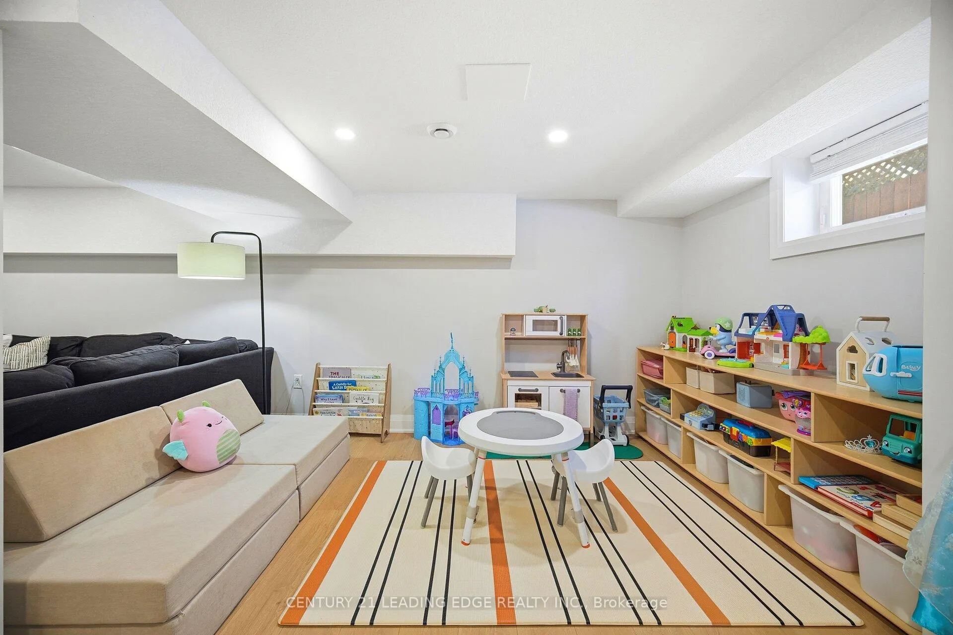 Photo 44 of 979 Kingsway Drive, Burlington, LaSalle — HOMEH