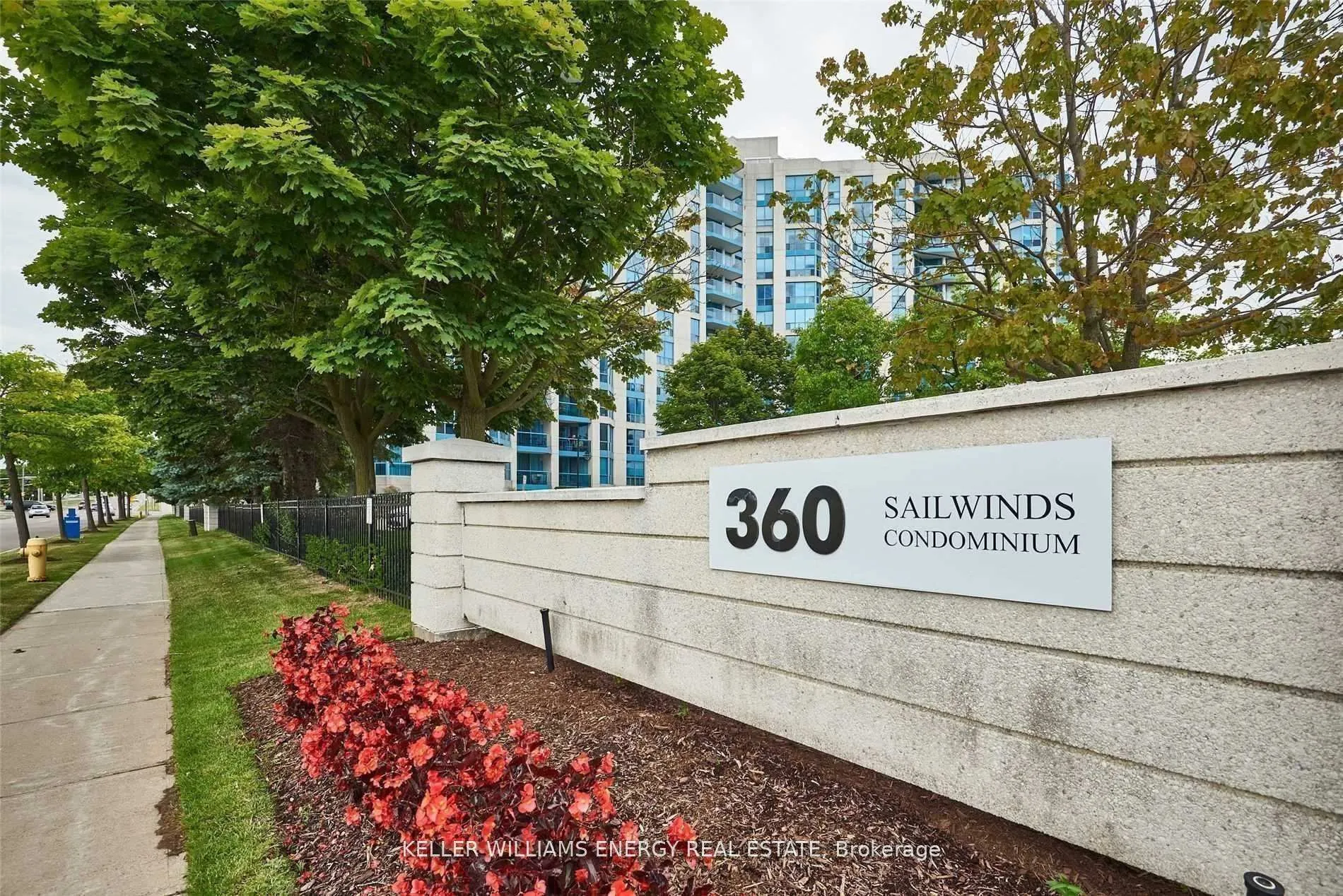 Front of Unit 508, 360 Watson Street W