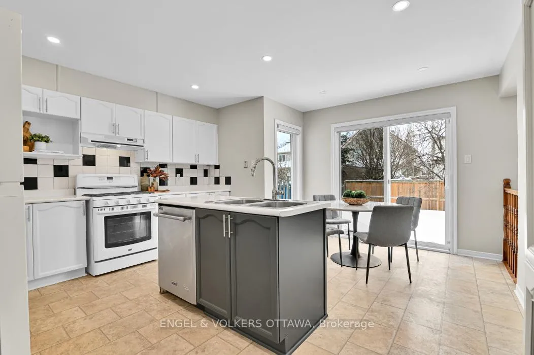 Photo 7 of 123 Longshire Circle, Ottawa, Barrhaven - Longfields — HOMEH
