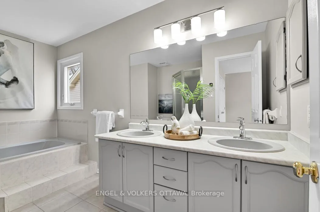 Photo 19 of 123 Longshire Circle, Ottawa, Barrhaven - Longfields — HOMEH