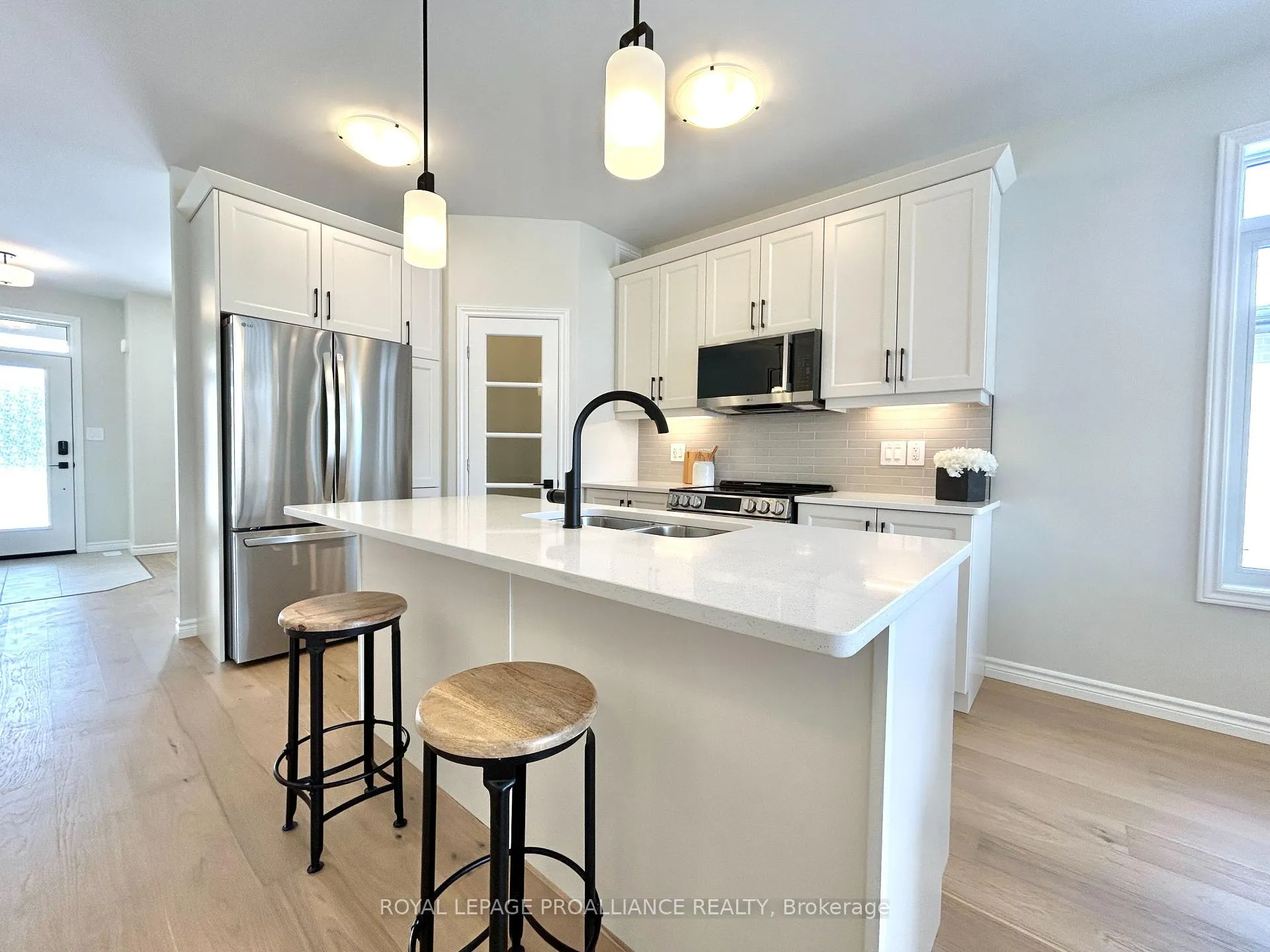Photo 4 of 132 Stonecrest Boulevard, Quinte West, Sidney Ward — HOMEH