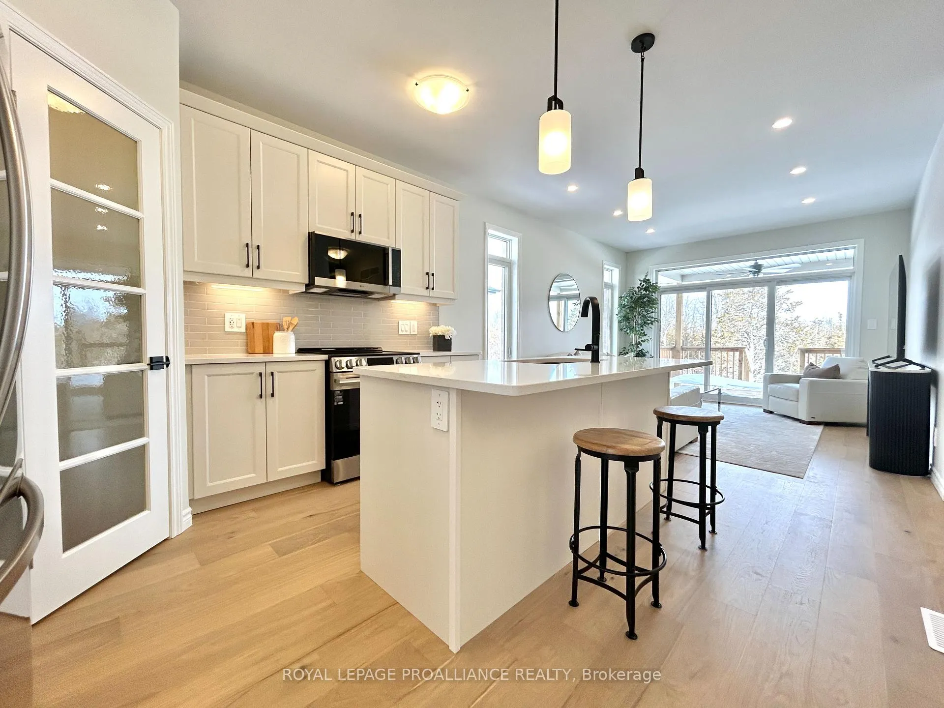 Photo 5 of 132 Stonecrest Boulevard, Quinte West, Sidney Ward — HOMEH