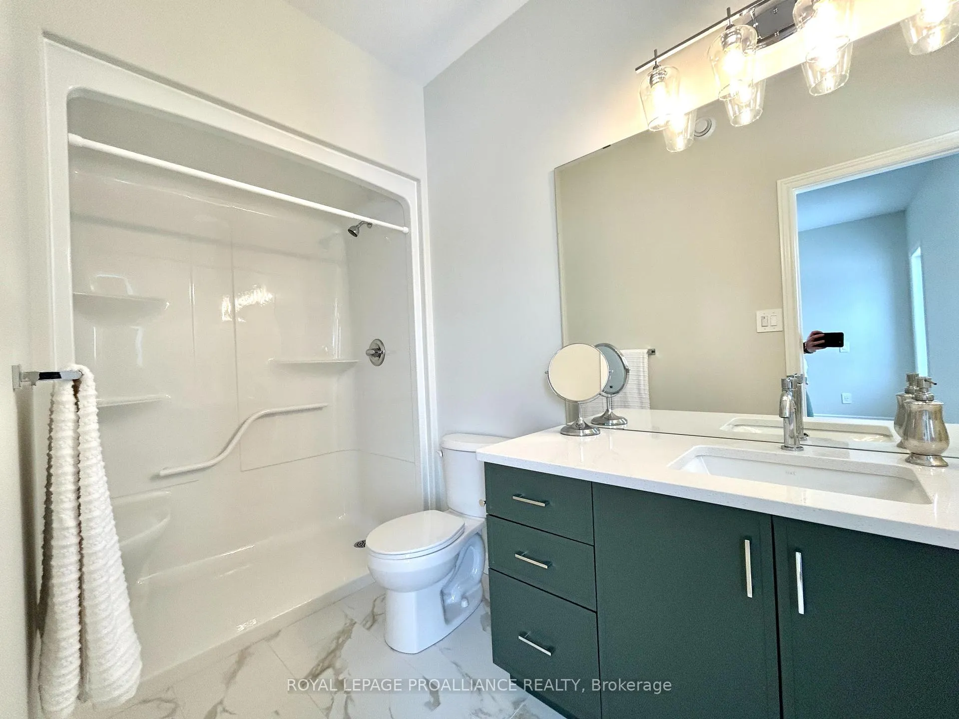 Photo 11 of 132 Stonecrest Boulevard, Quinte West, Sidney Ward — HOMEH